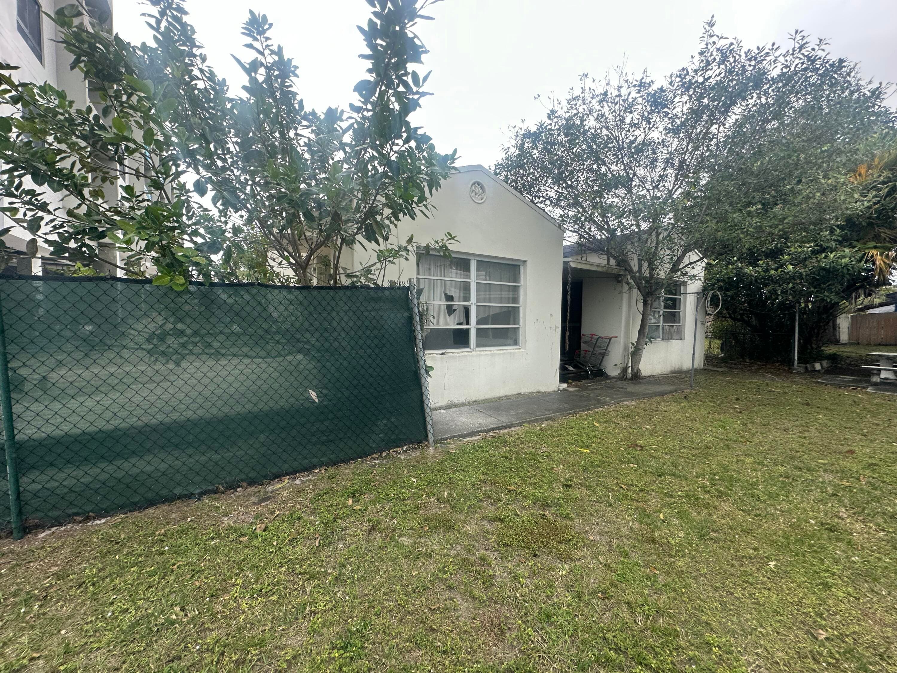 223 SE 4th Street 1, Hallandale Beach, FL 33009 — photo 15 of 17