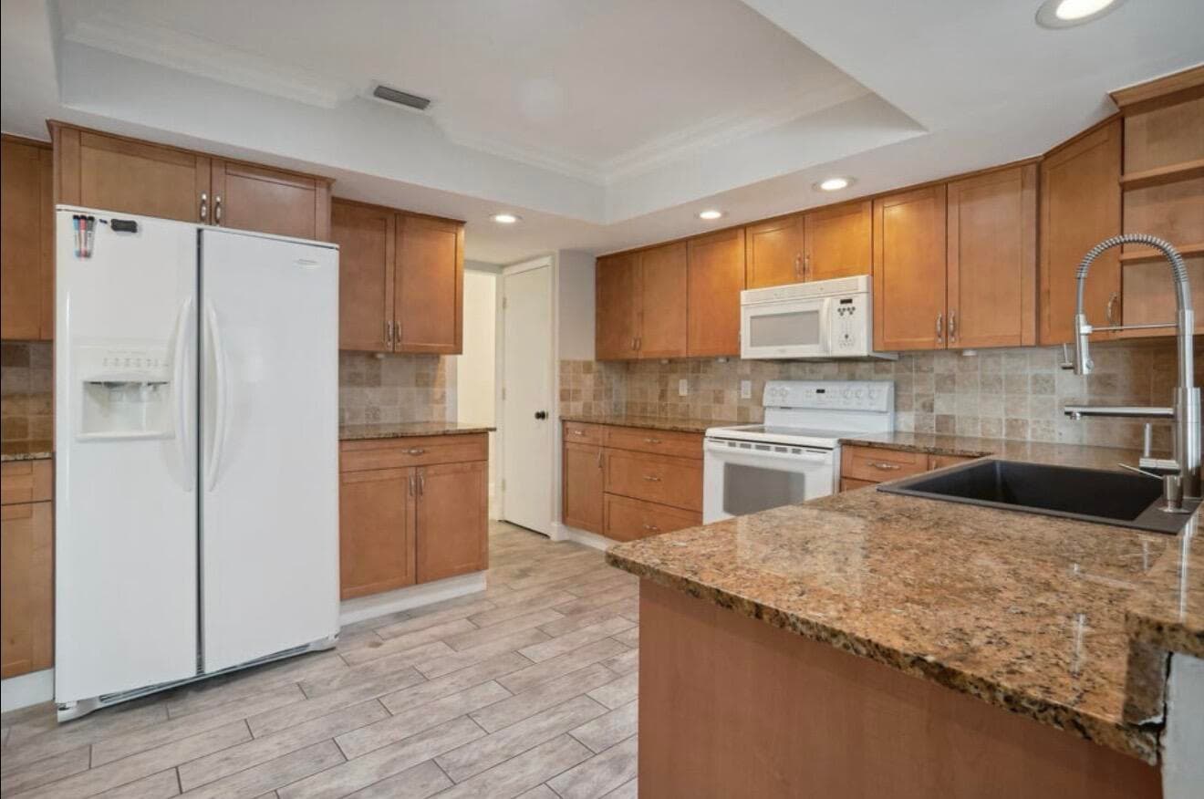 603 SE 7th Avenue, Deerfield Beach, FL 33441 — photo 10 of 38
