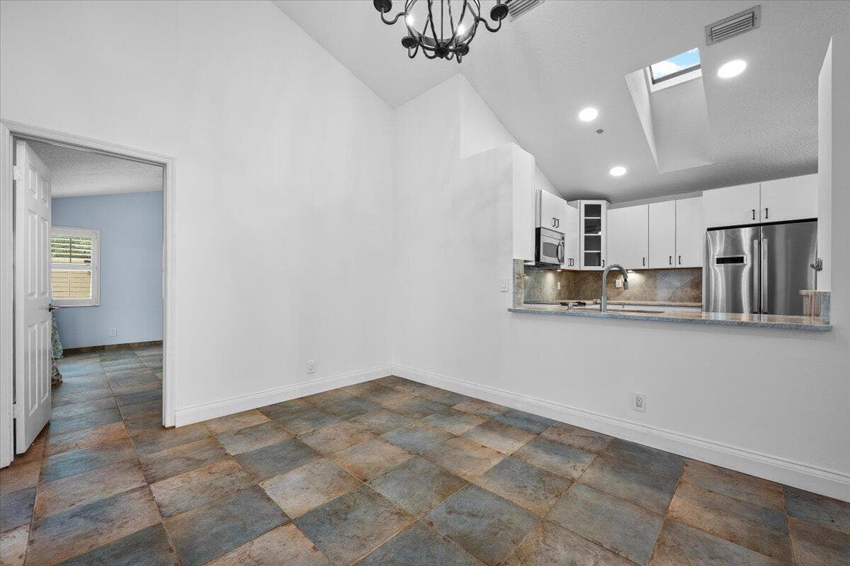11 Dorchester Circle, Palm Beach Gardens, FL 33418 — photo 8 of 43