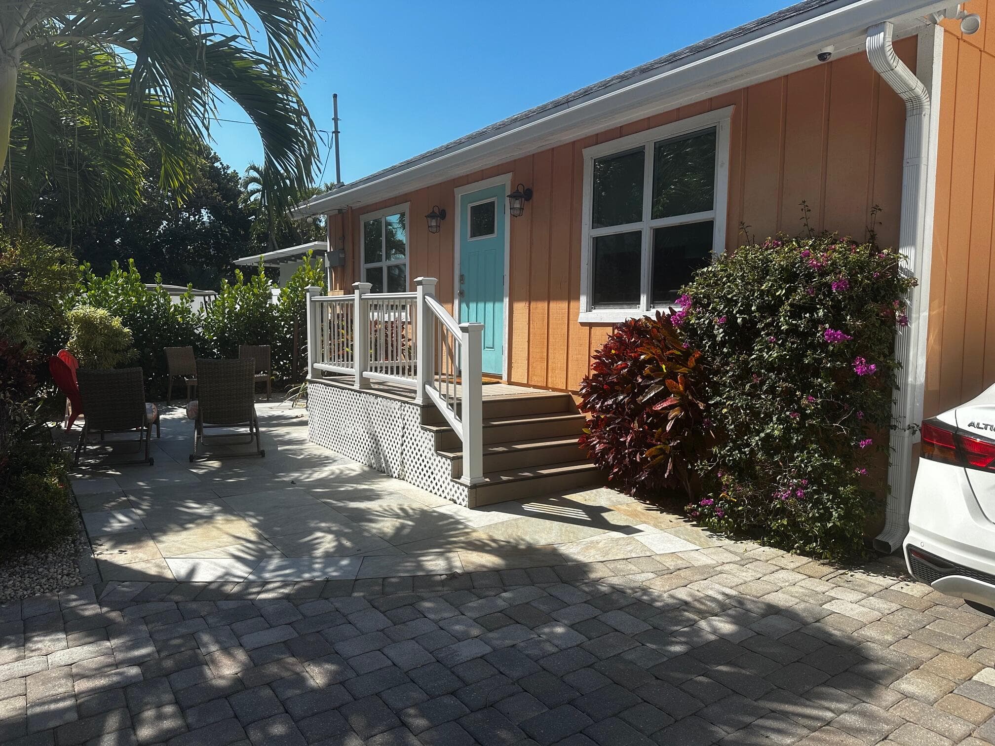 323 NE 7th Avenue B, Delray Beach, FL 33483 — photo 1 of 16