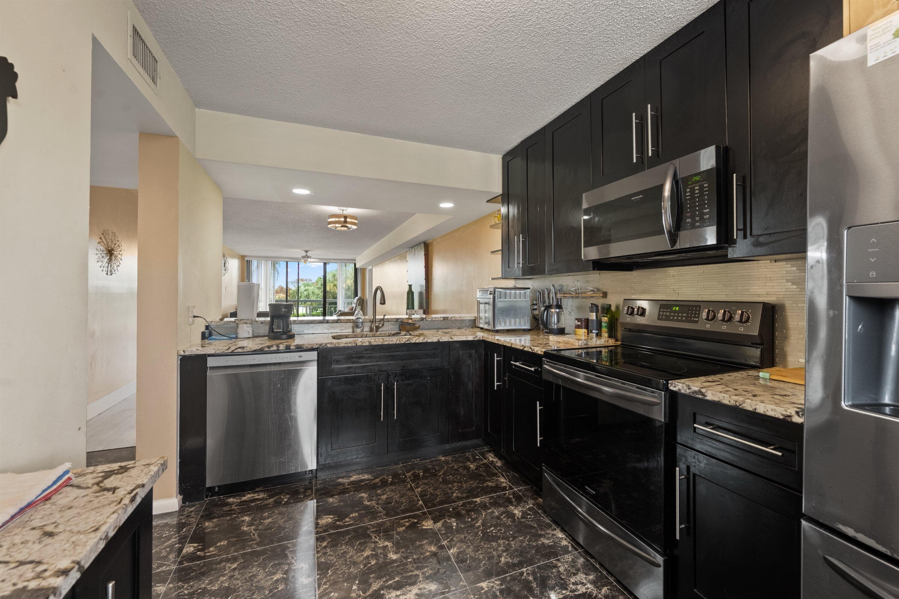 2741 Village Boulevard 303, West Palm Beach, FL 33409 — photo 9 of 19