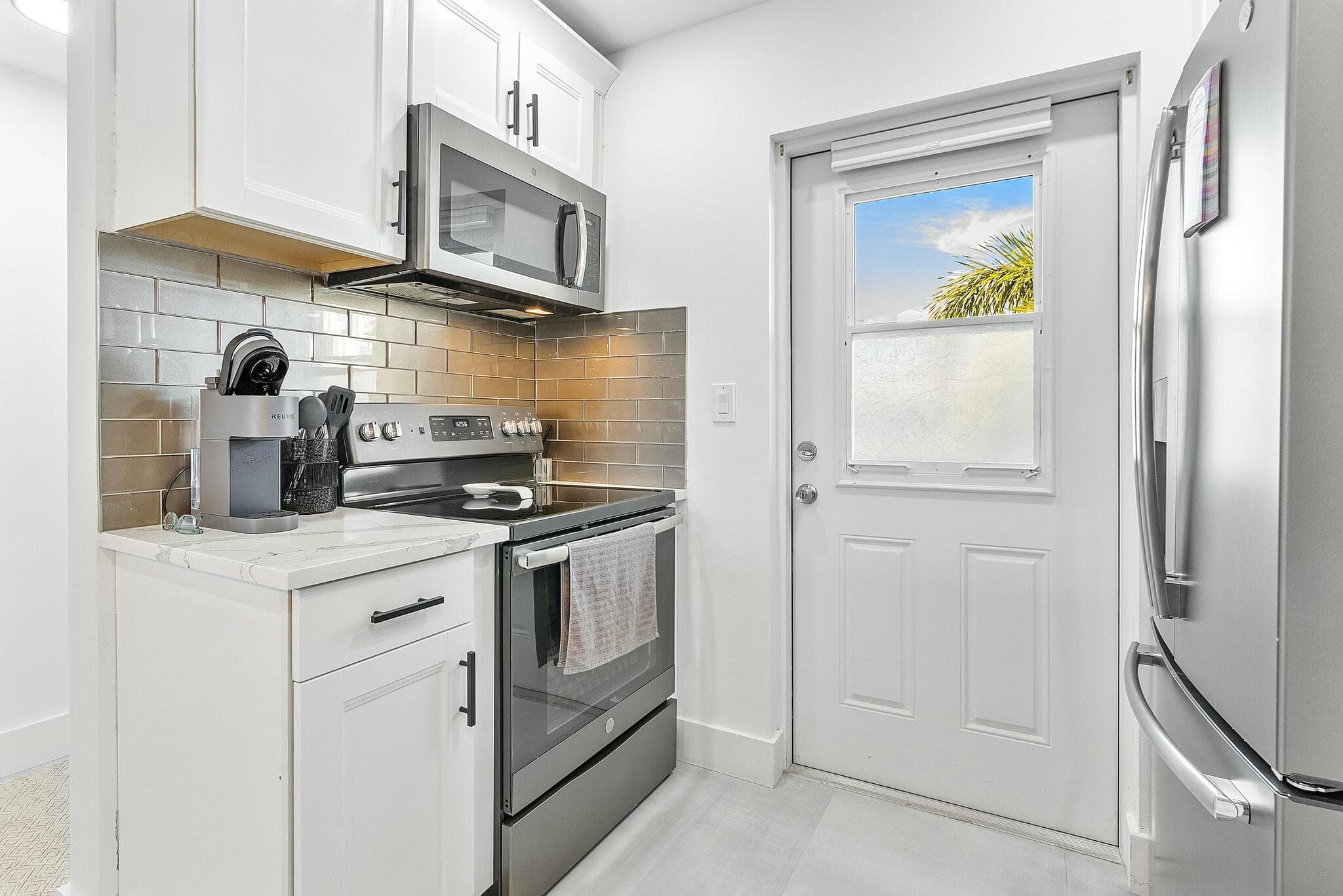 330 N Federal Highway 211, Deerfield Beach, FL 33441 — photo 4 of 27