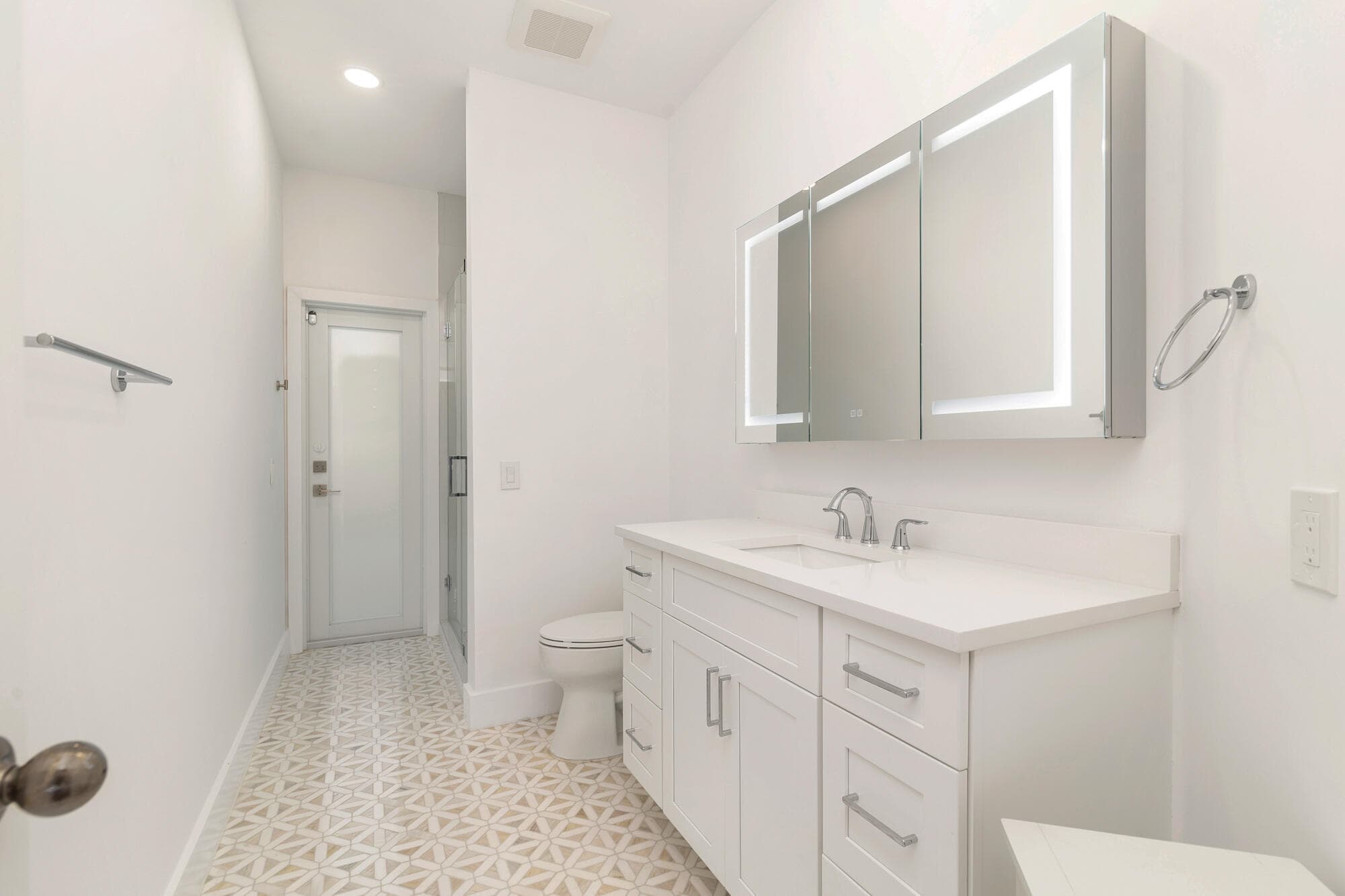 3317 Embassy Drive, West Palm Beach, FL 33401 — photo 15 of 42