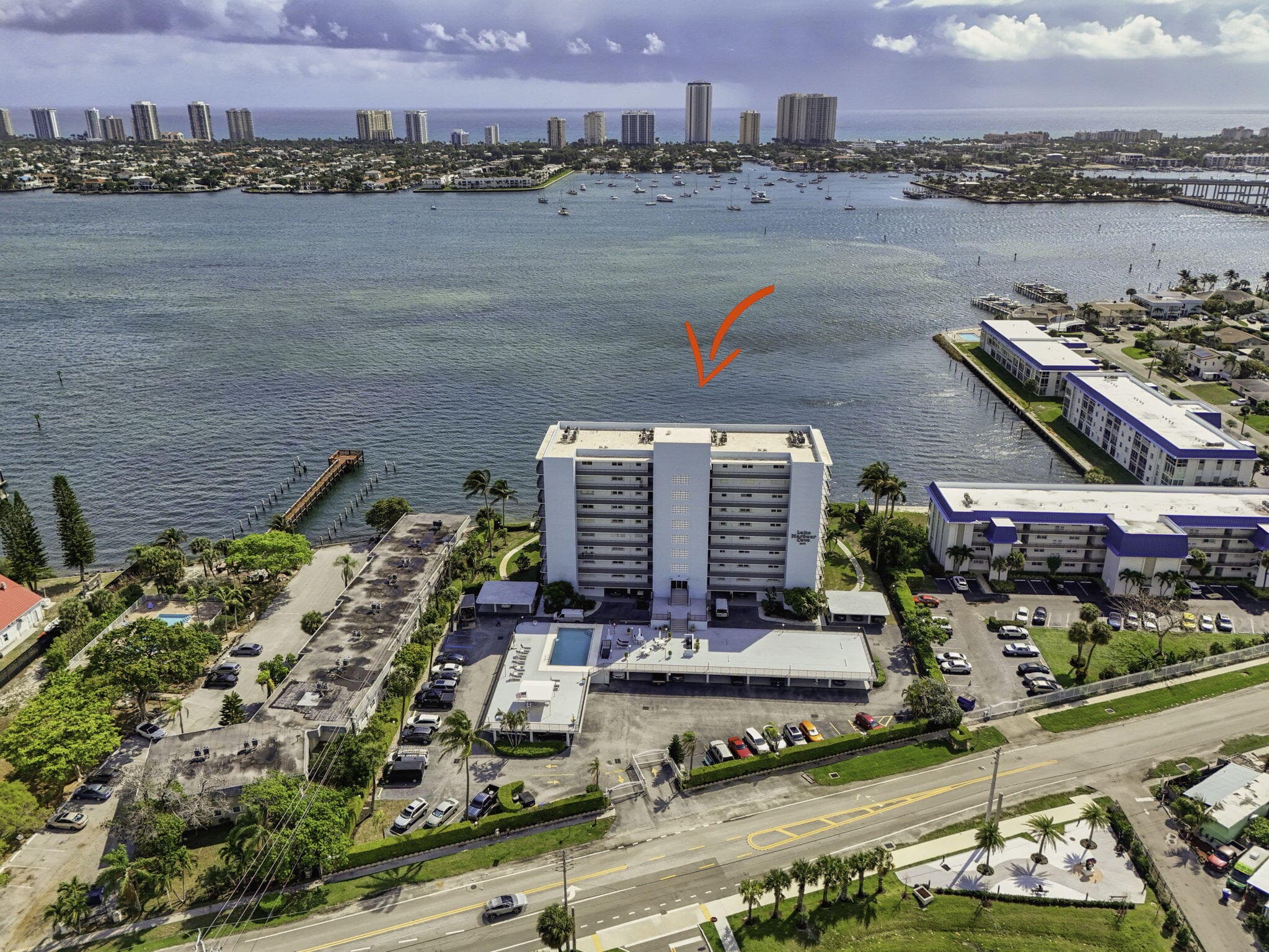 3040 Lake Shore Drive, Riviera Beach, FL 33404 — photo 3 of 70