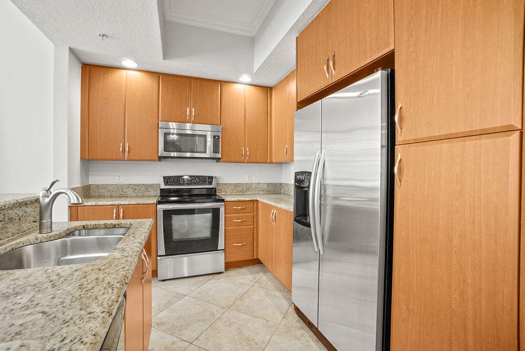 701 S Olive Avenue 1003, West Palm Beach, FL 33401 — photo 3 of 31