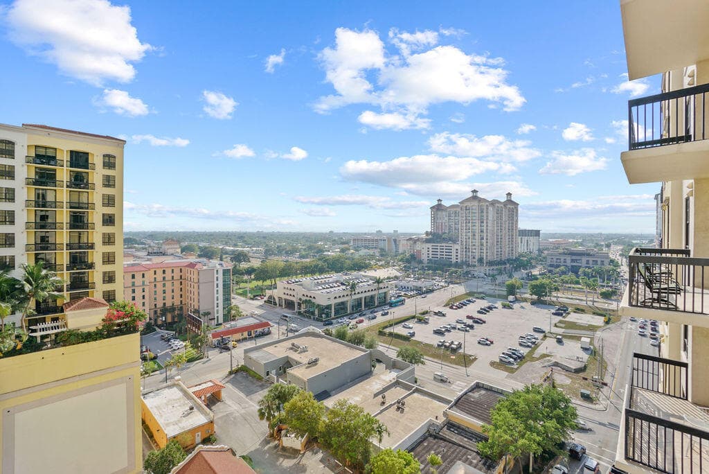 701 S Olive Avenue 1003, West Palm Beach, FL 33401 — photo 10 of 31