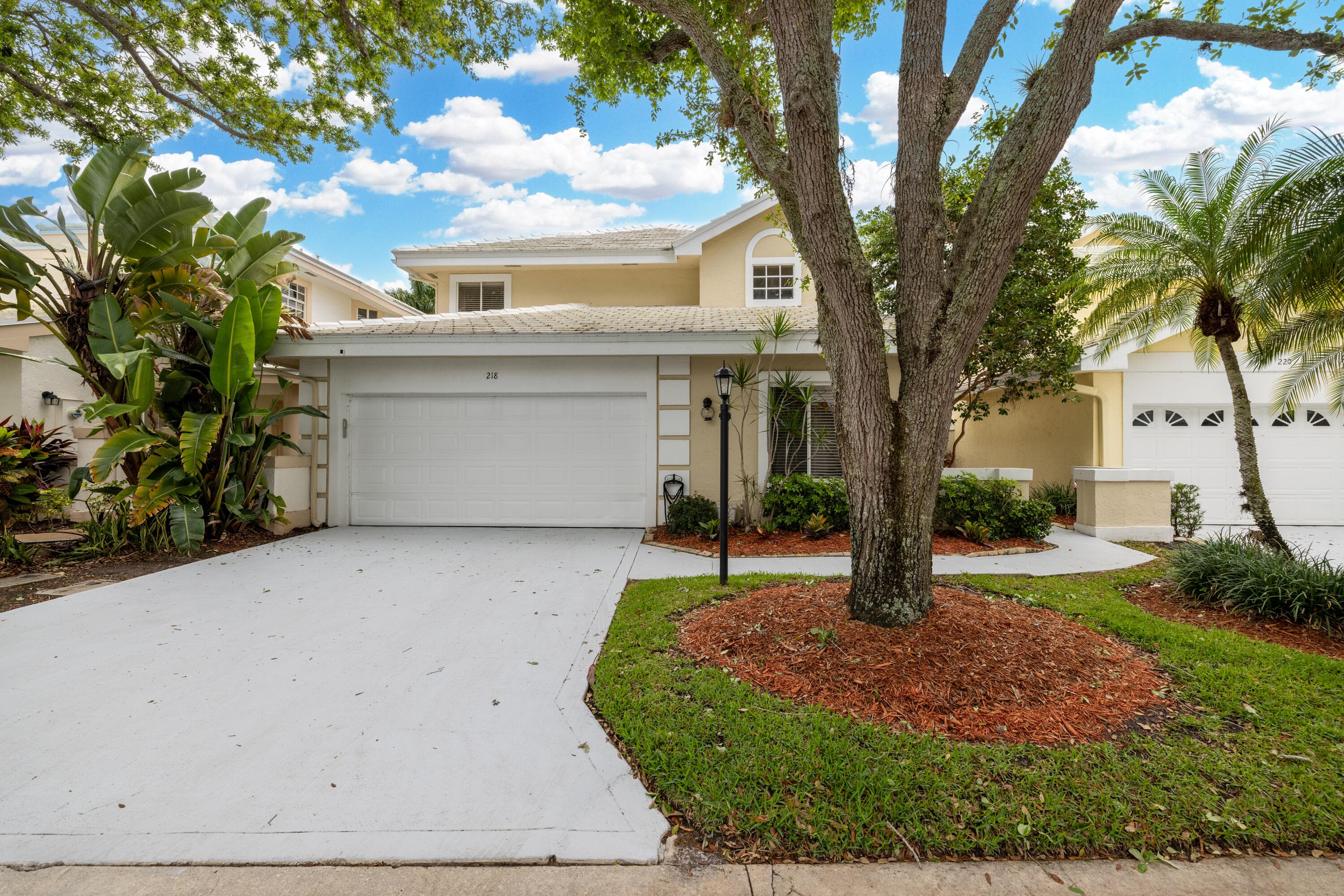 218 W Canterbury Dr W W, Palm Beach Gardens, FL 33418 — photo 1 of 47
