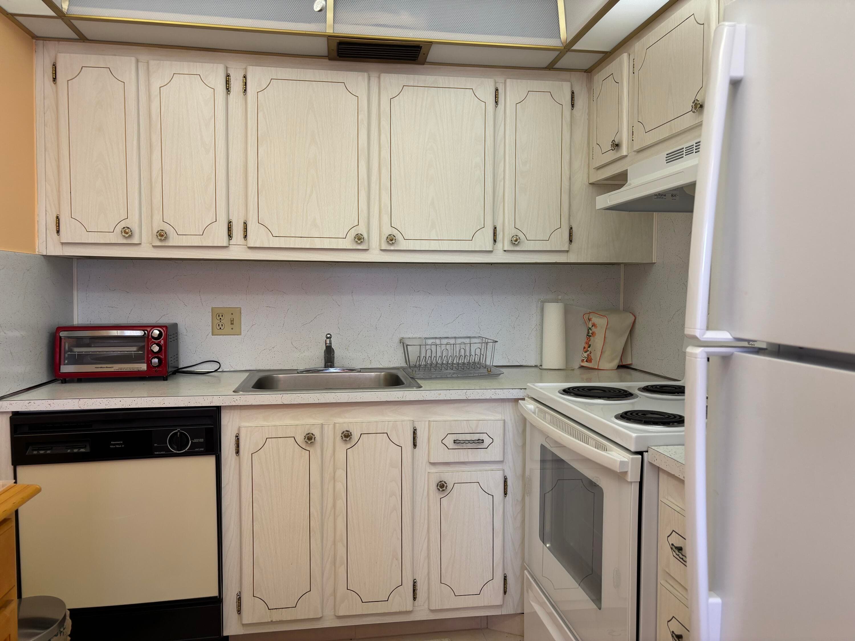 115 Camden E, West Palm Beach, FL 33417 — photo 4 of 20