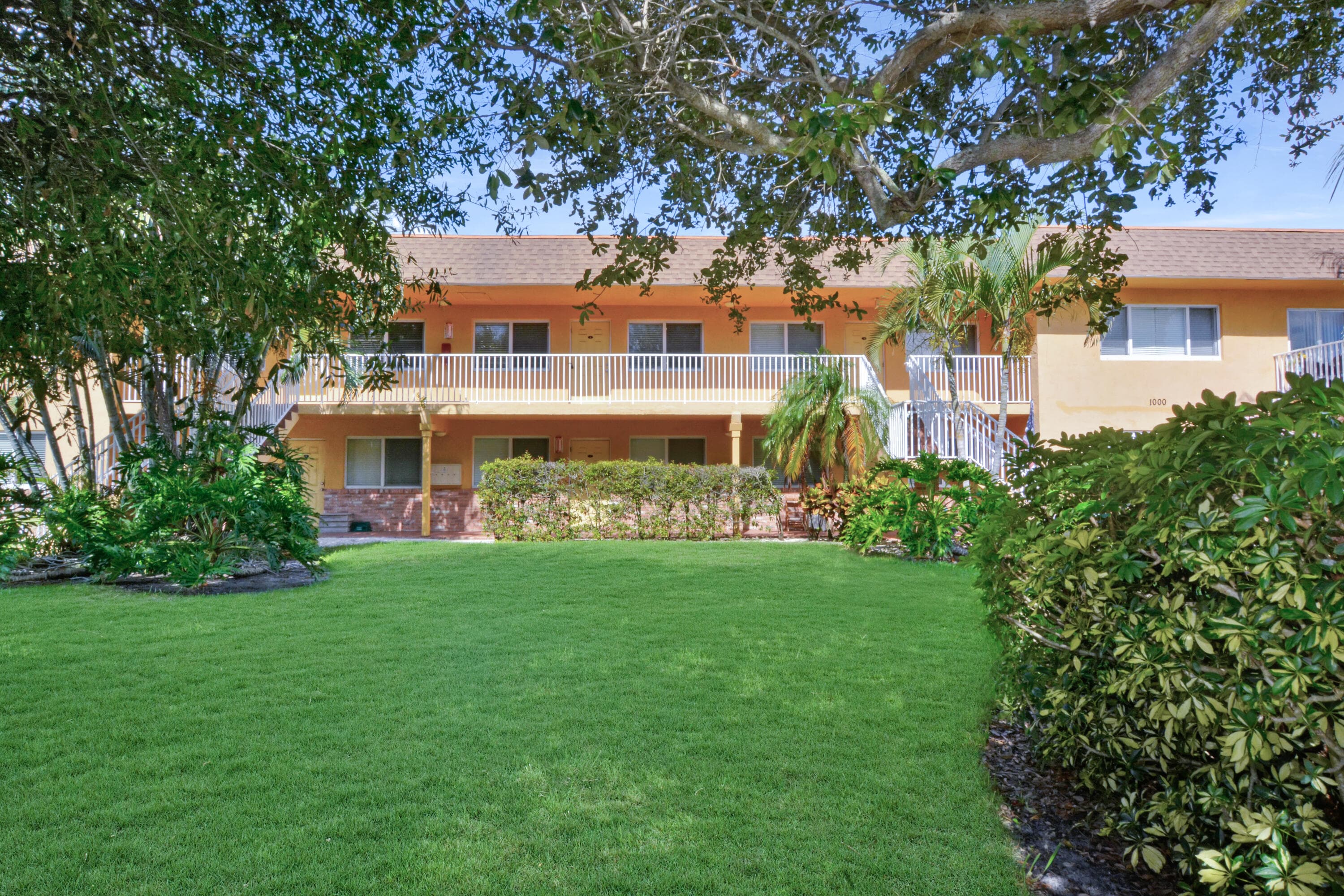 1000 NE 9th Avenue 4, Delray Beach, FL 33483 — photo 1 of 11
