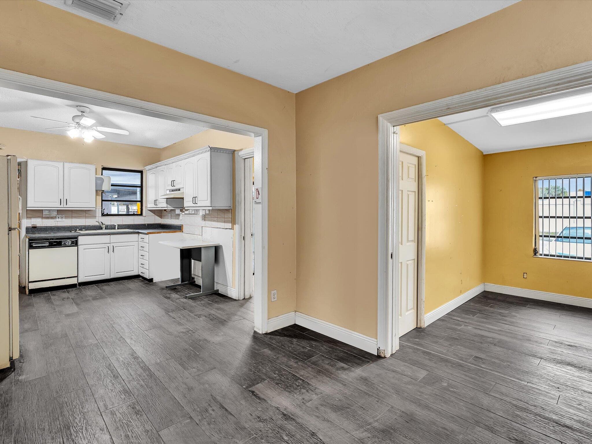4901 SW 51st Street, Davie, FL 33314 — photo 18 of 48