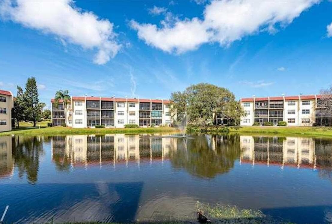 2050 Oleander Boulevard 11, Fort Pierce, FL 34950 — photo 1 of 7
