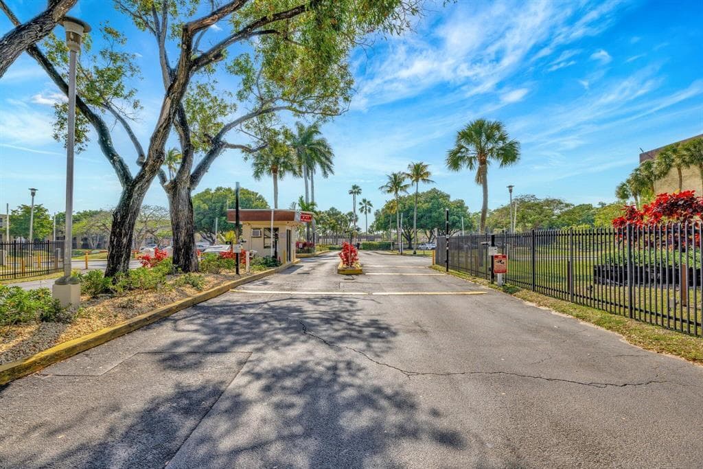 3301 NW 47th Terrace Unit 403, Lauderdale Lakes, FL 33319 — photo 36 of 39