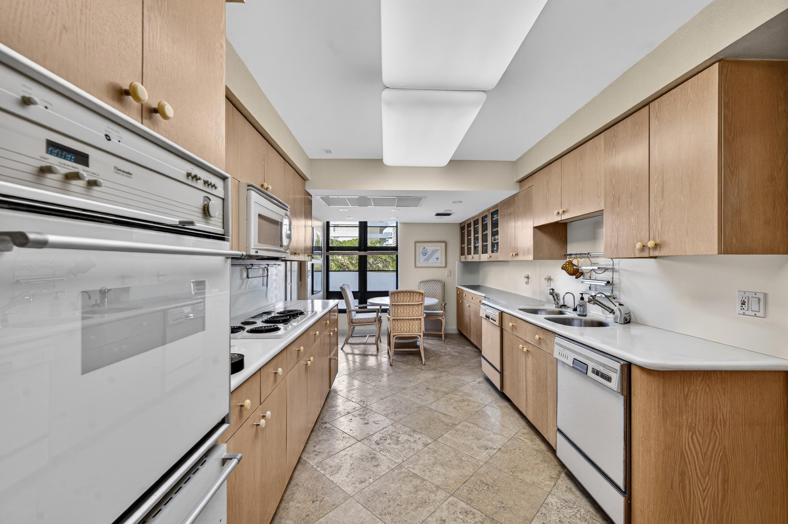 5500 Collins Avenue 302, Miami Beach, FL 33140 — photo 7 of 43