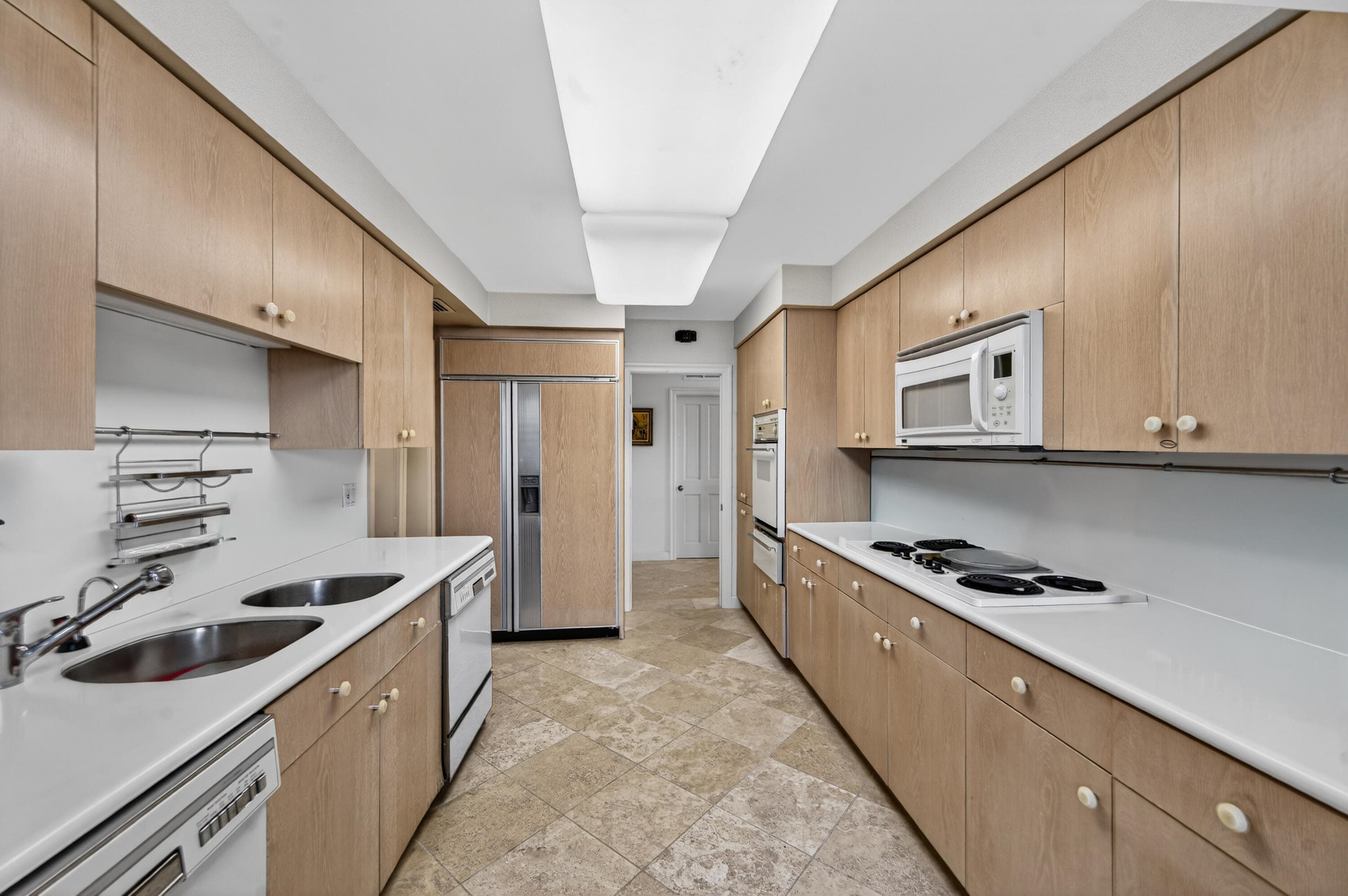 5500 Collins Avenue 302, Miami Beach, FL 33140 — photo 10 of 43