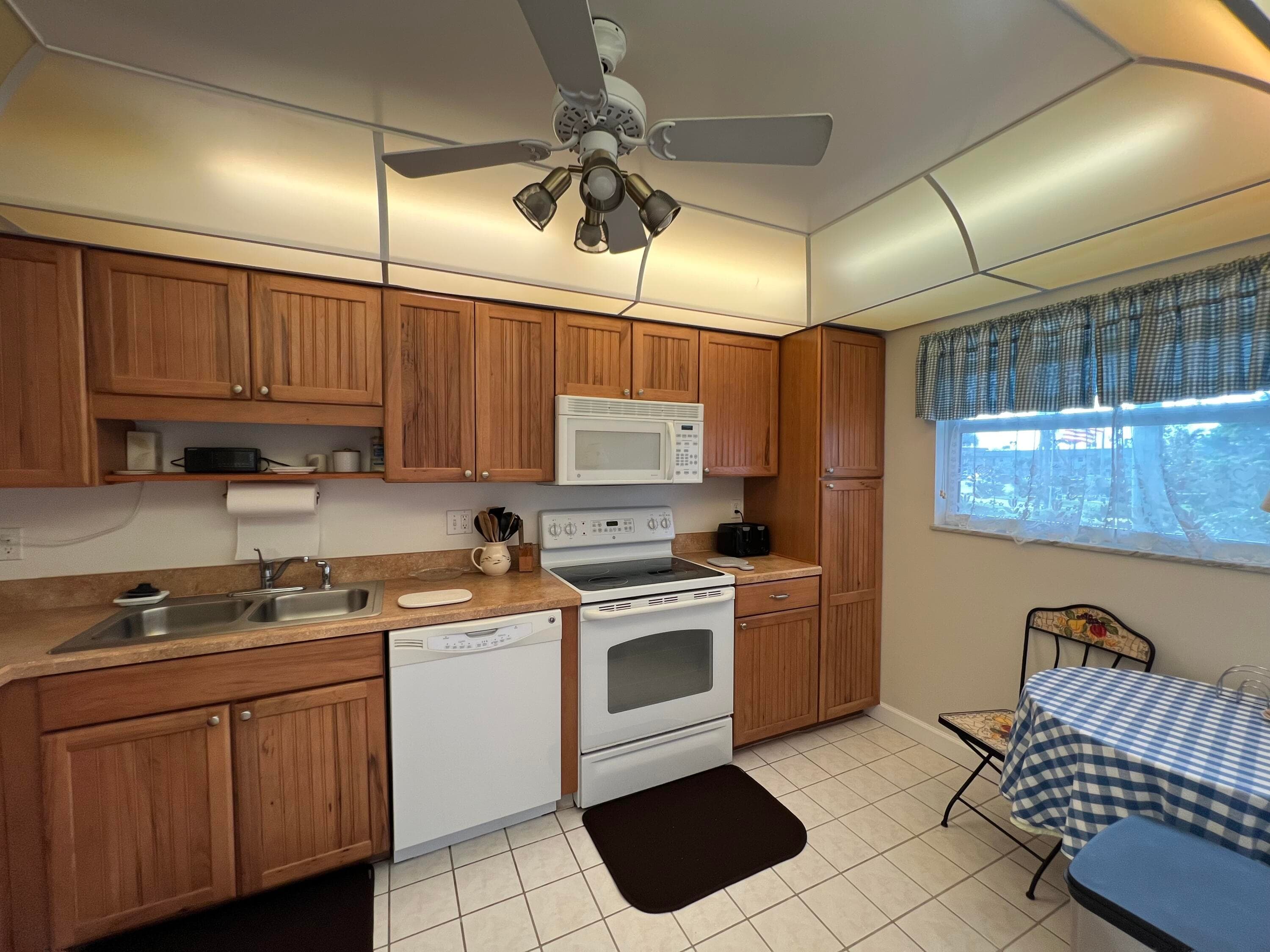 1172 Commodore Court 203, Fort Pierce, FL 34949 — photo 4 of 23