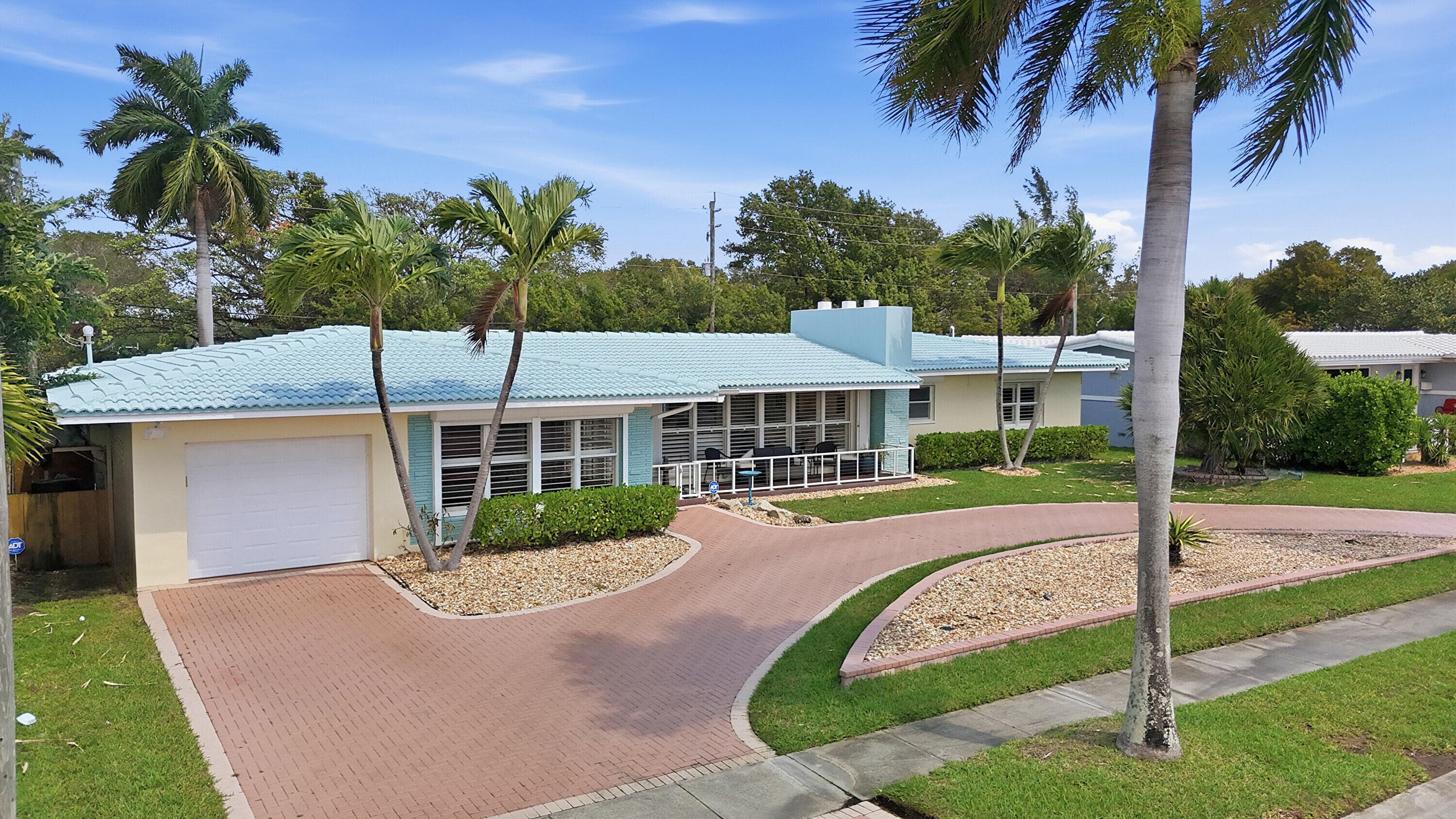 707 N Northlake Drive, Hollywood, FL 33019 — photo