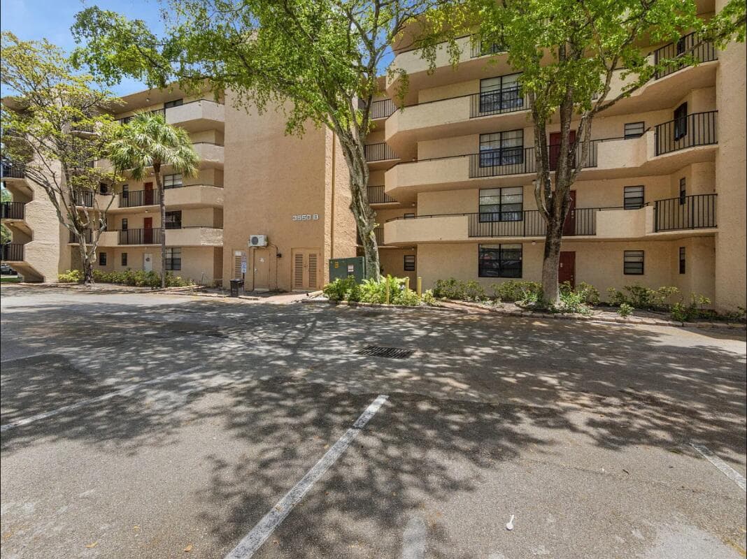 3550 Blue Lake Drive 404, Pompano Beach, FL 33064 — photo 2 of 8