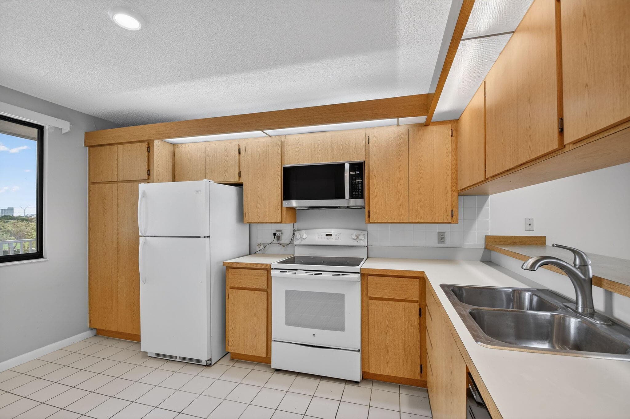 2421 Village Boulevard 406, West Palm Beach, FL 33409 — photo 4 of 53
