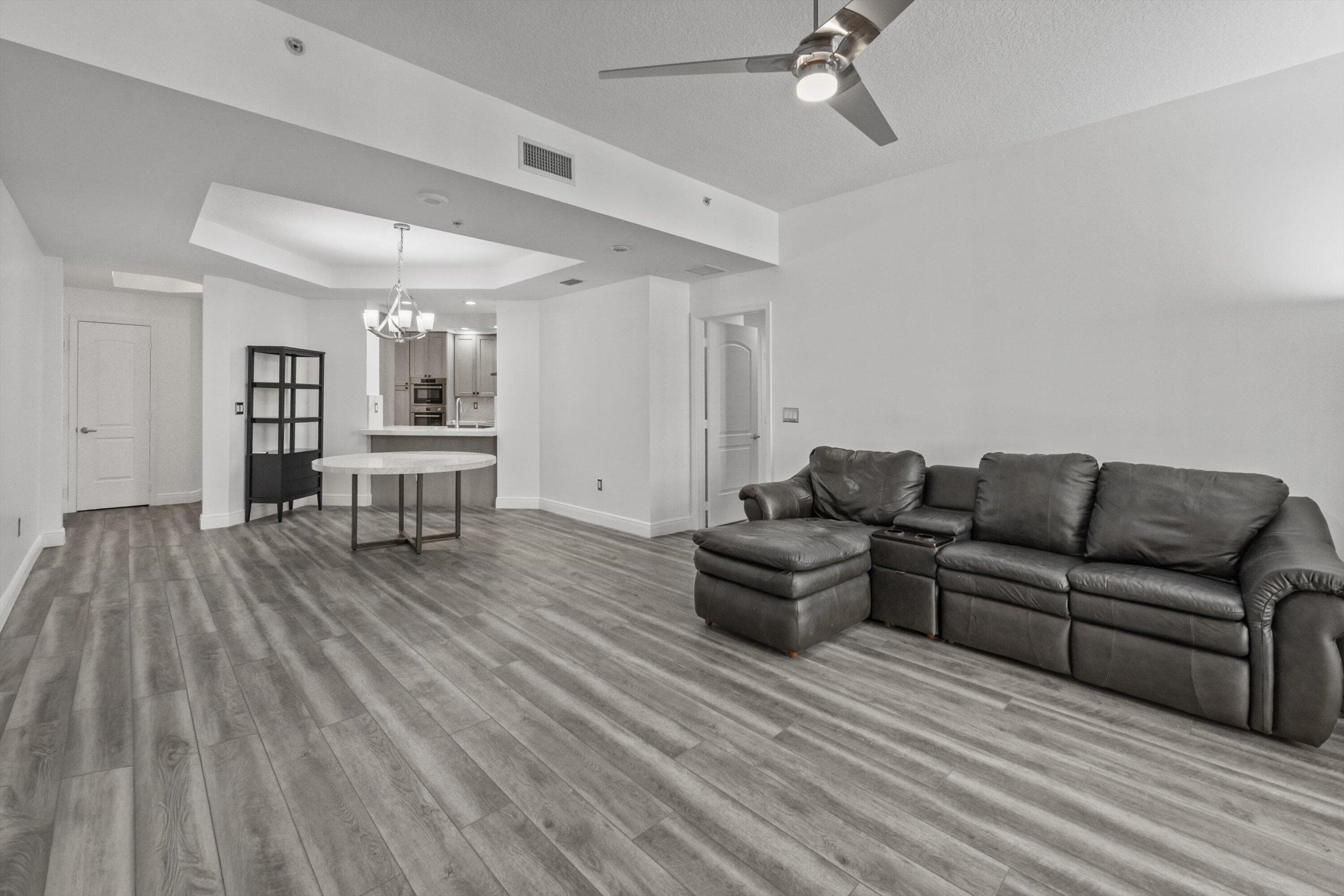 801 S Olive Avenue 615, West Palm Beach, FL 33401 — photo 2 of 32