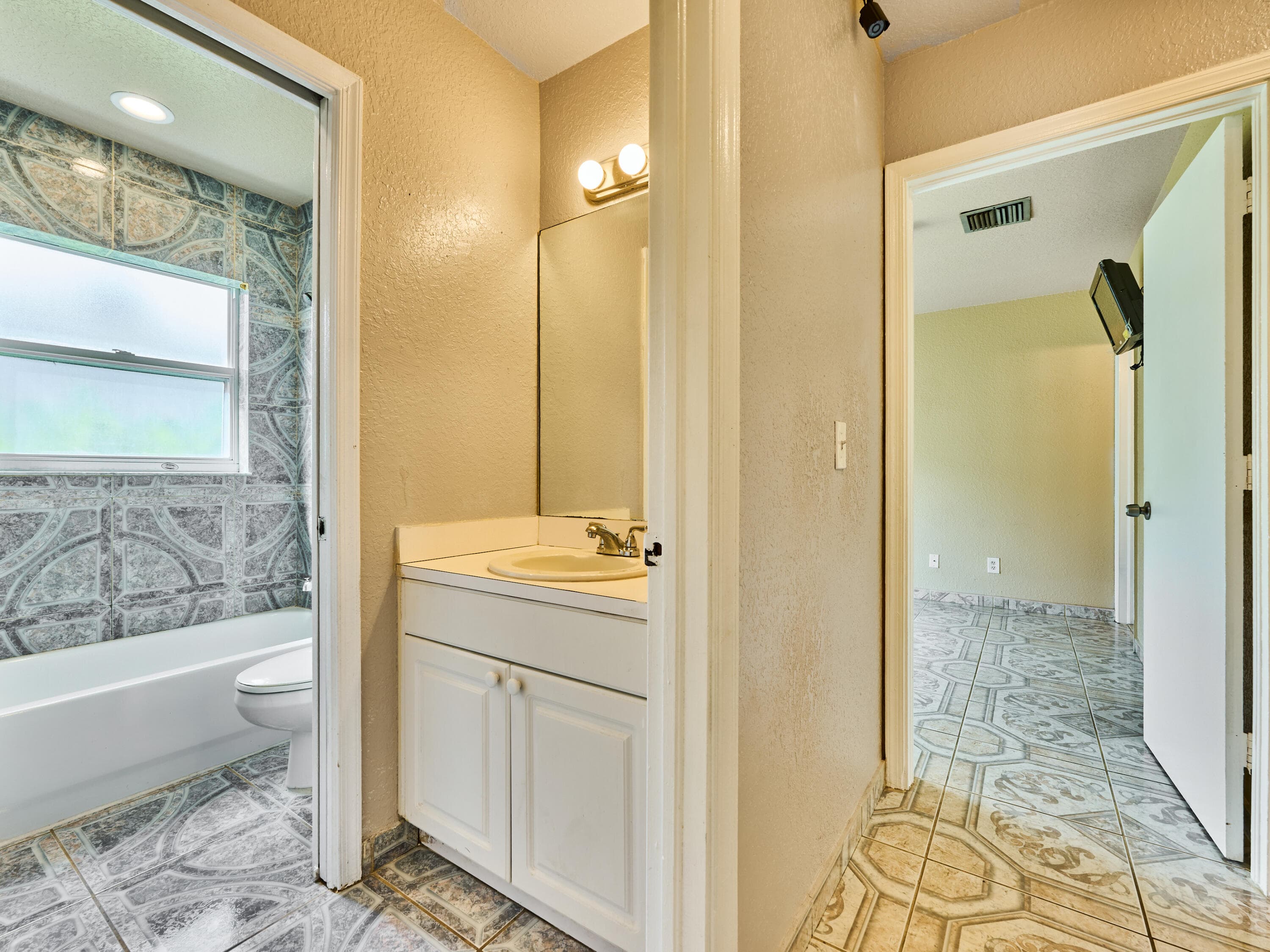 556 E Ridge Cir Circle N, Boynton Beach, FL 33435 — photo 29 of 39