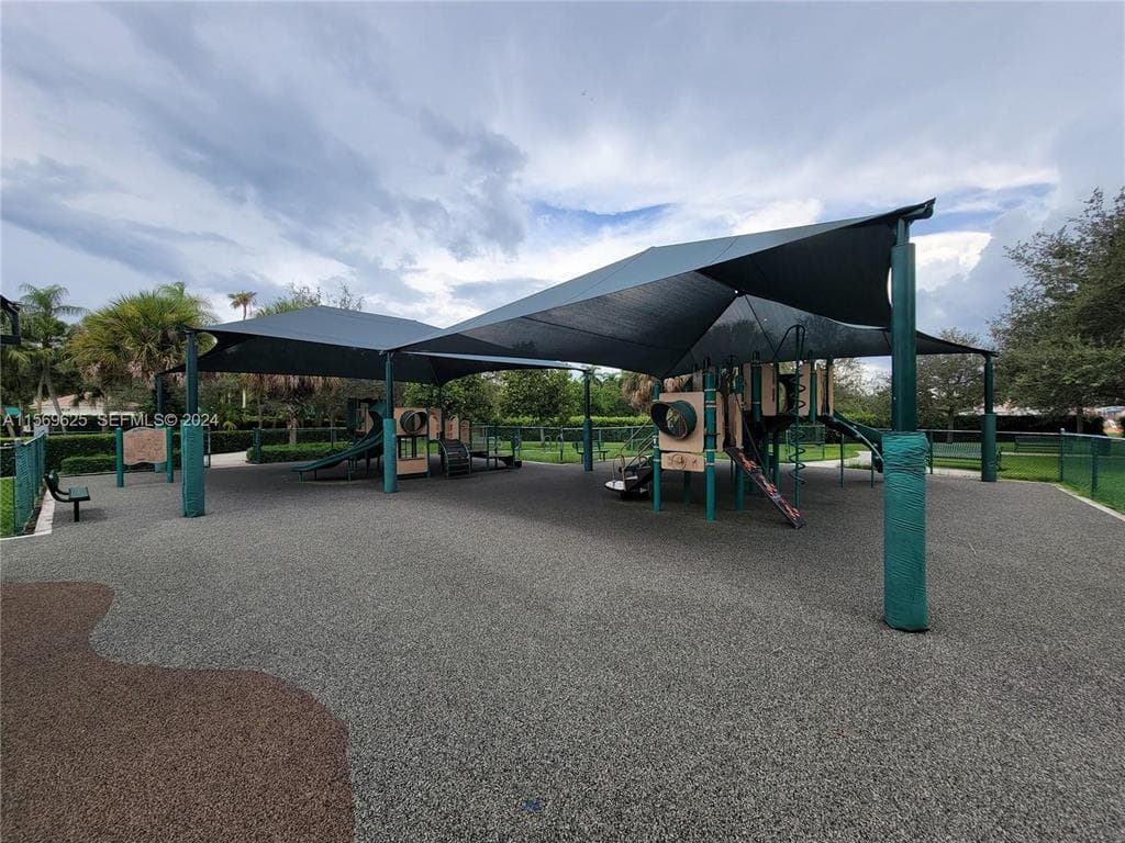 928 Falling Water Road, Weston, FL 33326 — photo 36 of 37
