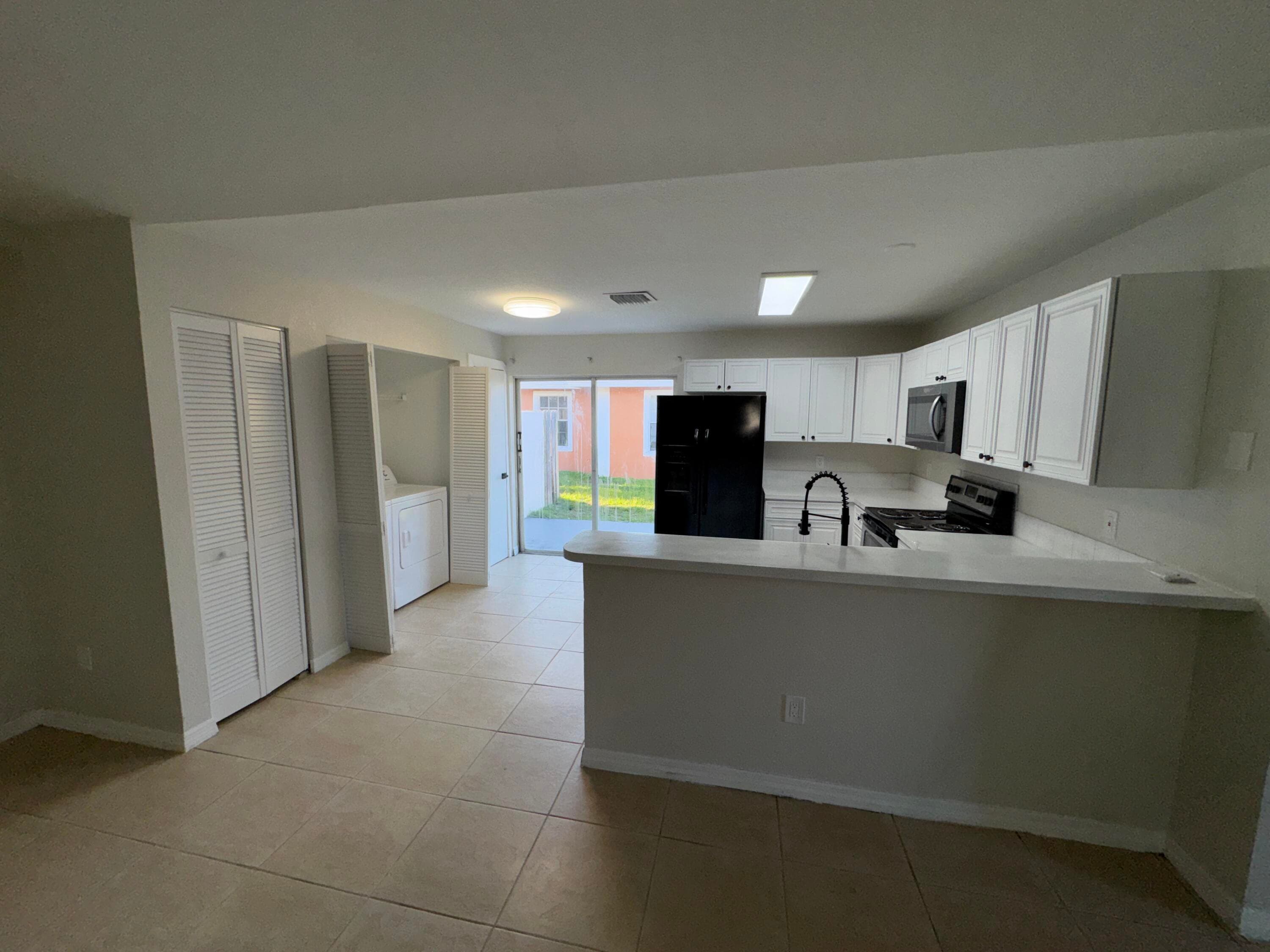 618 NE 1st Street A, Boynton Beach, FL 33435 — photo 8 of 32