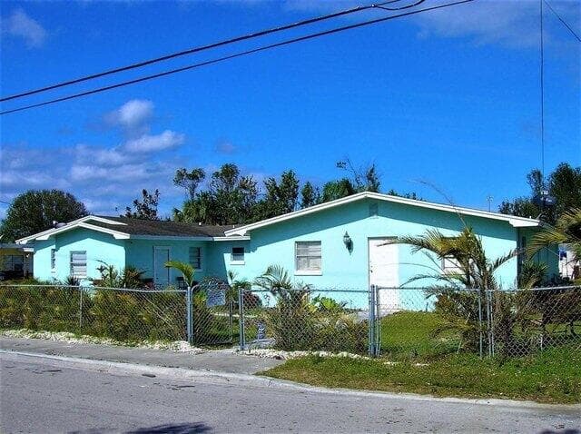 1212 Avenue L, Fort Pierce, FL 34950 — photo 1 of 1