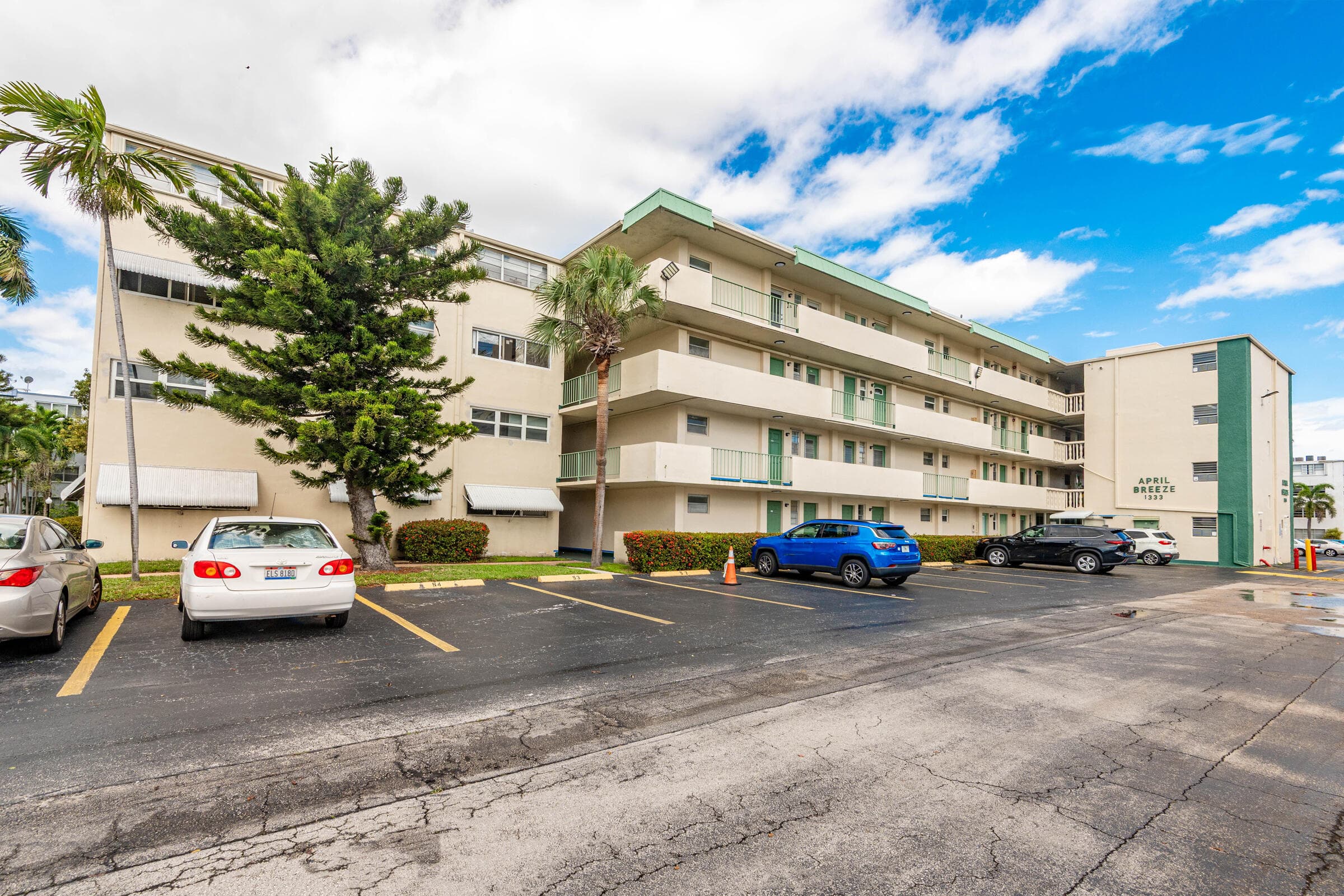 1333 E Hallandale Beach Boulevard 101, Hallandale Beach, FL 33009 — photo 4 of 30