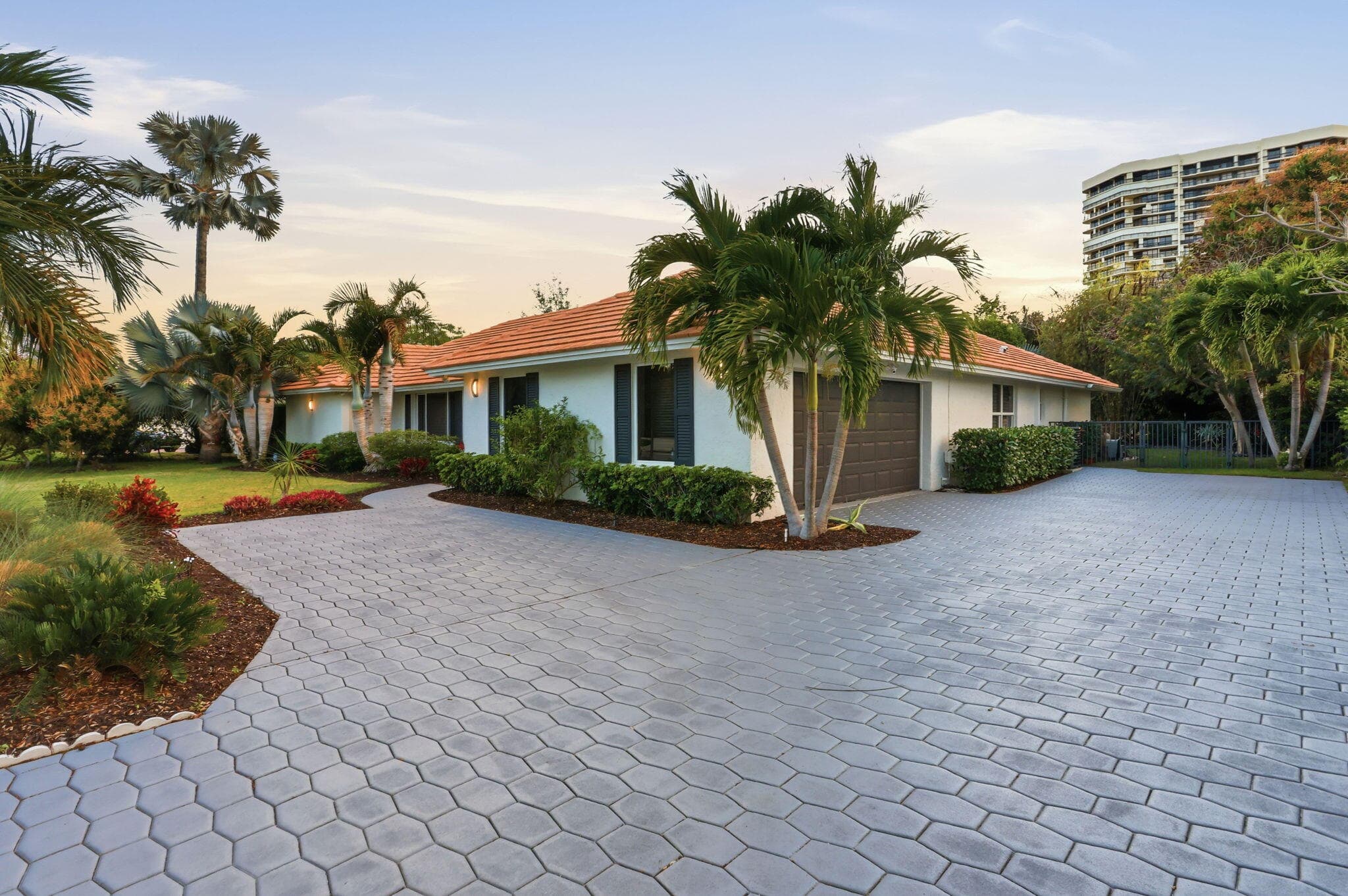 2001 Embassy Drive, West Palm Beach, FL 33401 — photo 4 of 64