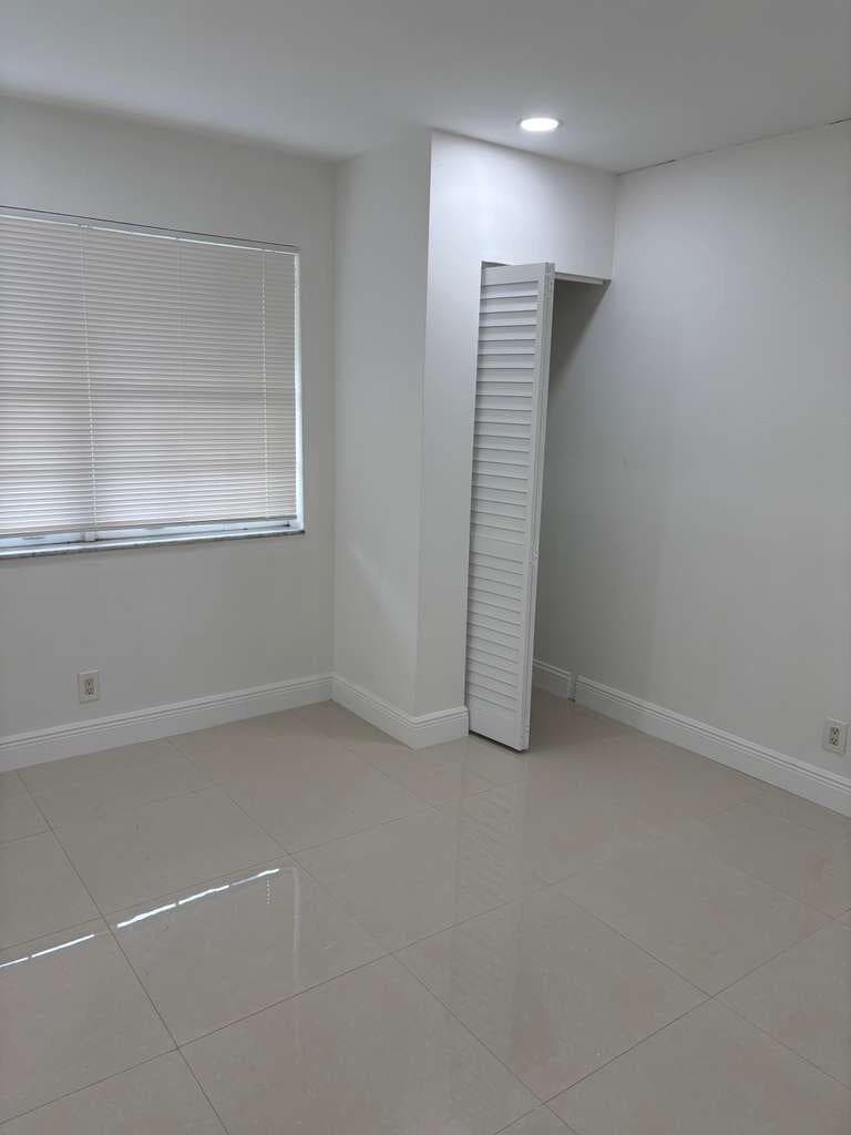 710 Columbus Parkway Fr, Hollywood, FL 33021 — photo 4 of 17
