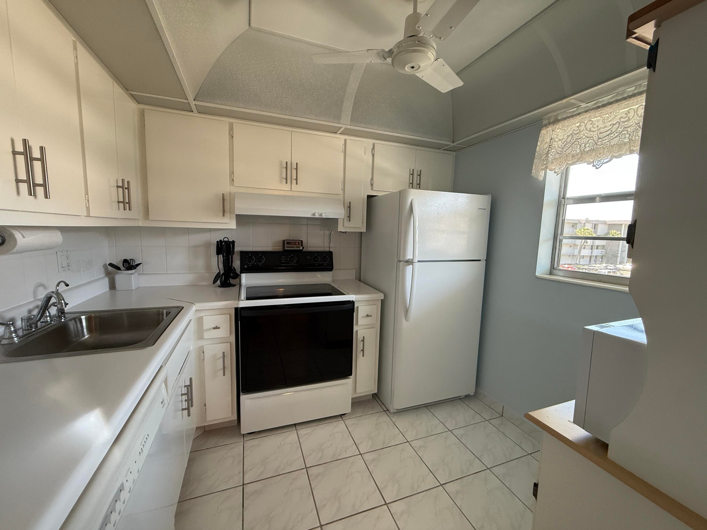 2861 NW 47th Terrace 304b, Lauderdale Lakes, FL 33313 — photo 5 of 26
