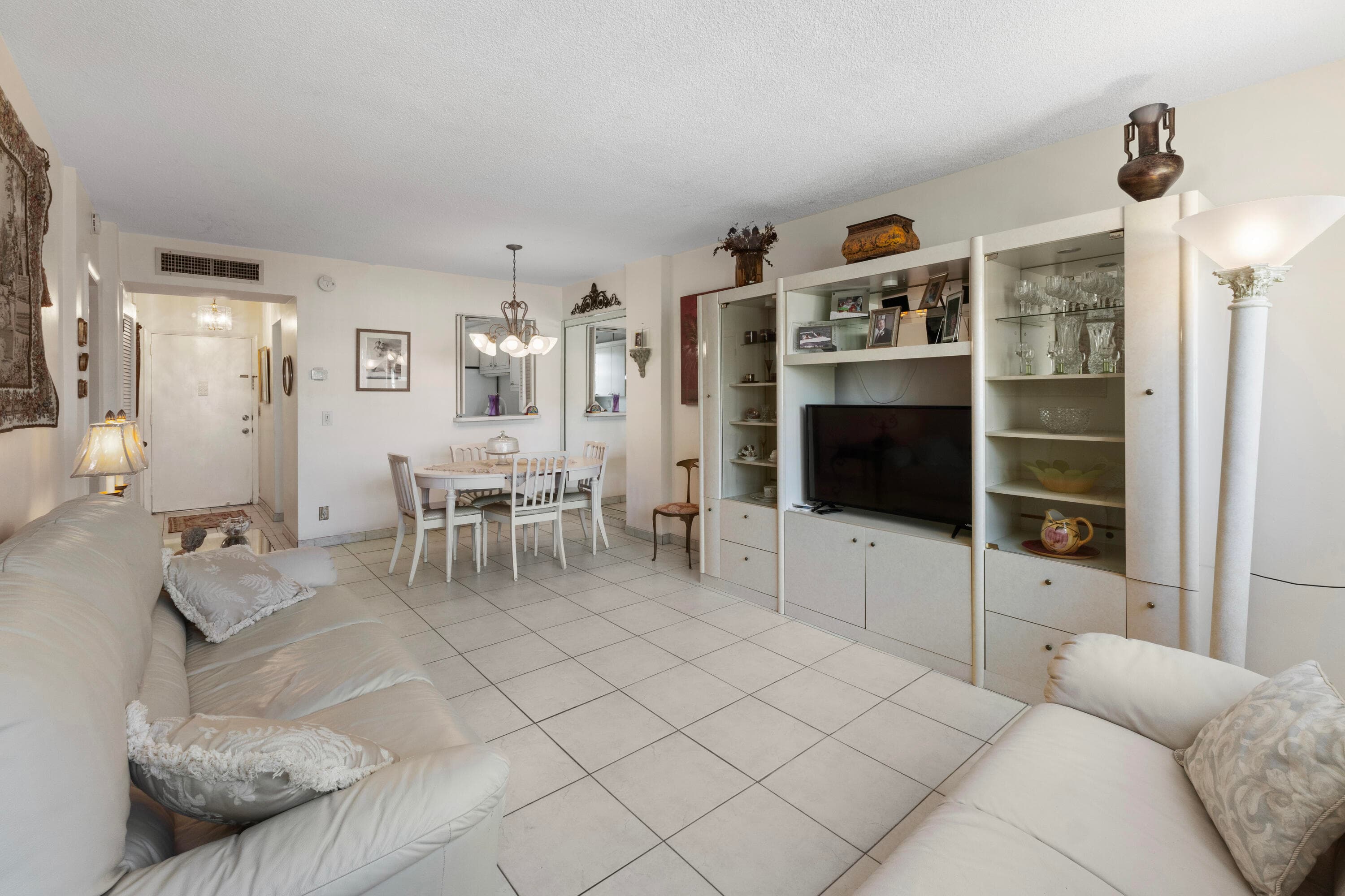 1333 E Hallandale Beach Boulevard 409, Hallandale Beach, FL 33009 — photo 14 of 40