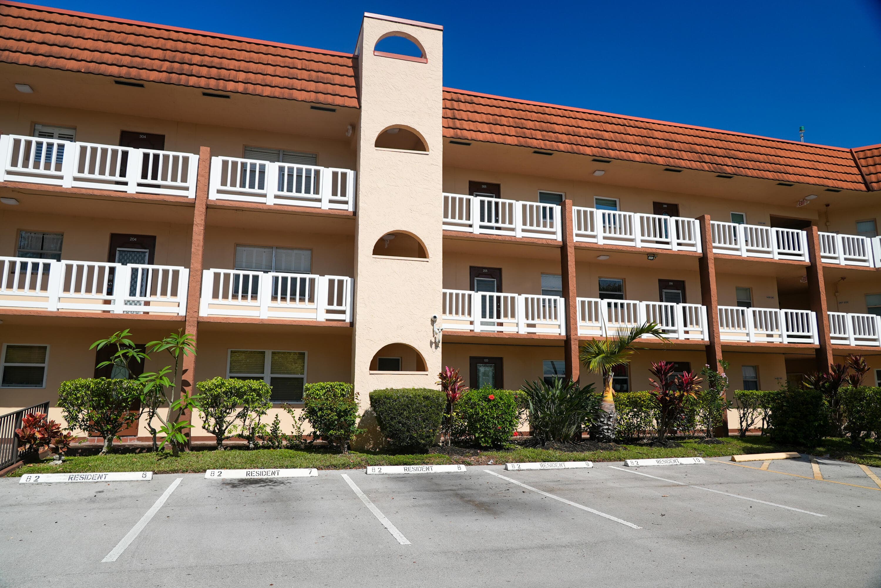 8901 Sunrise Lakes Boulevard 105, Sunrise, FL 33322 — photo 10 of 16