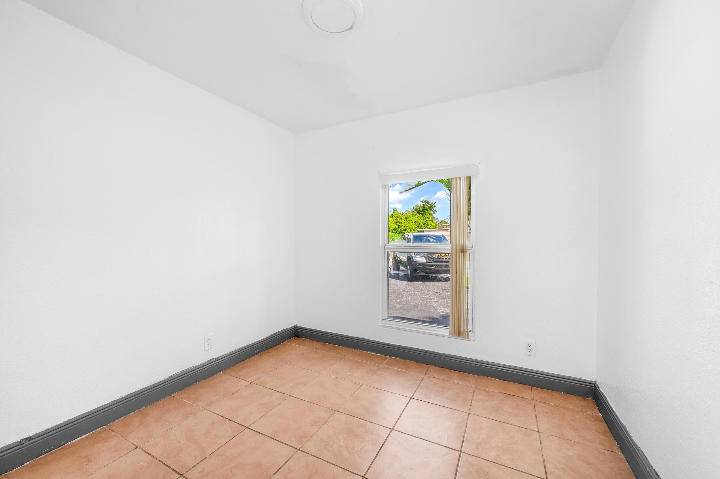 124 SW 10th Avenue, Boynton Beach, FL 33435 — photo 5 of 19