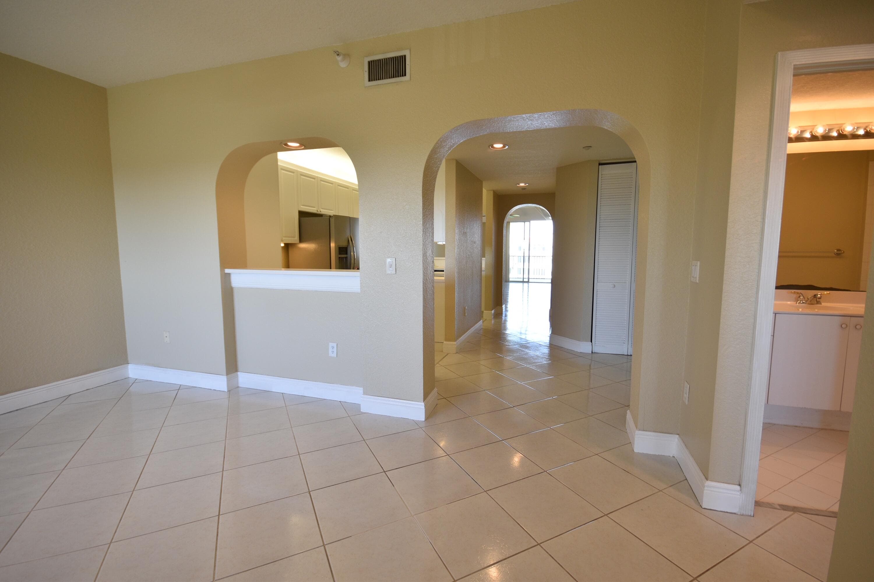 Condominium in Doral — photo 6 of 12