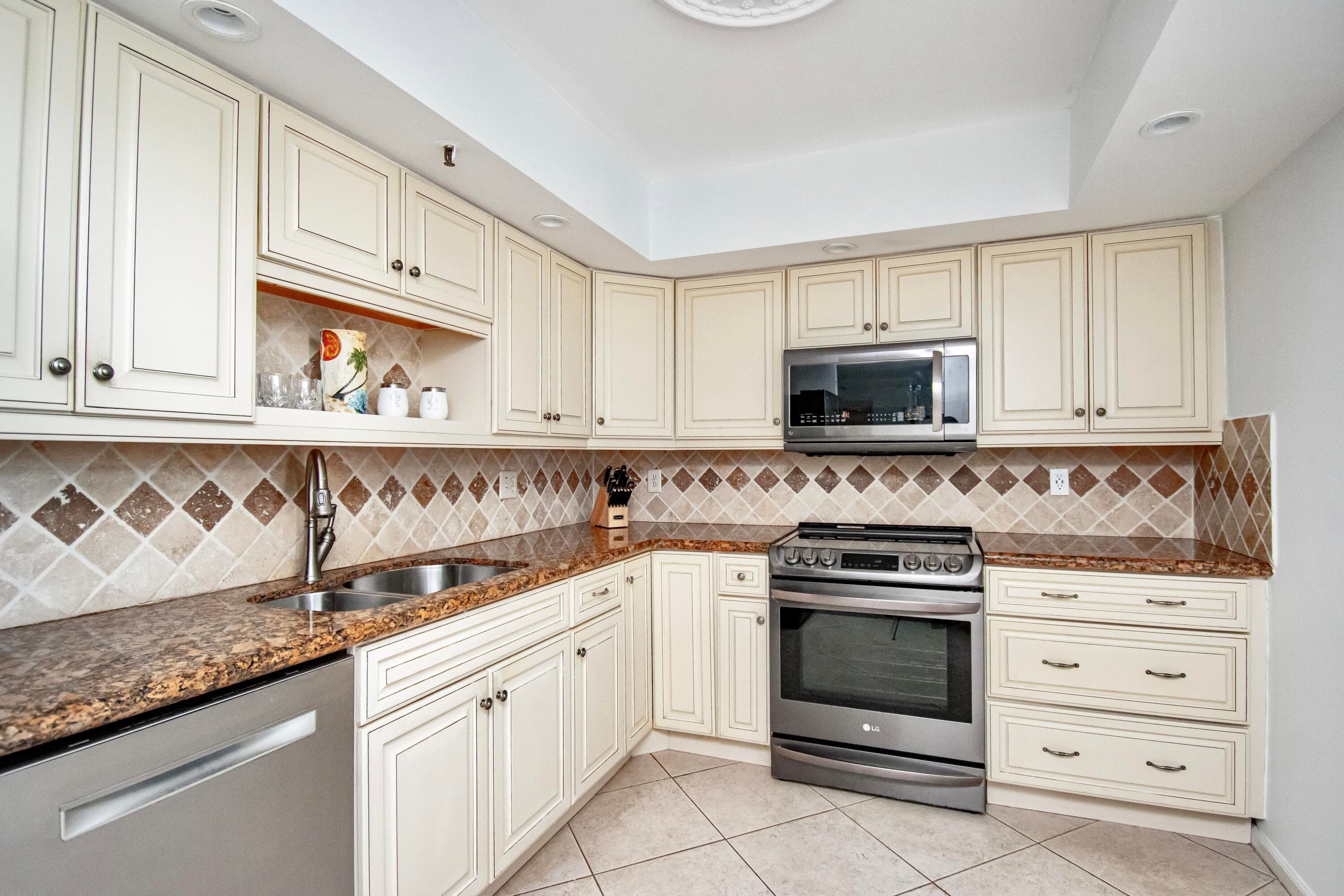 8200 Lakeshore Drive 202, Hypoluxo, FL 33462 — photo 21 of 44
