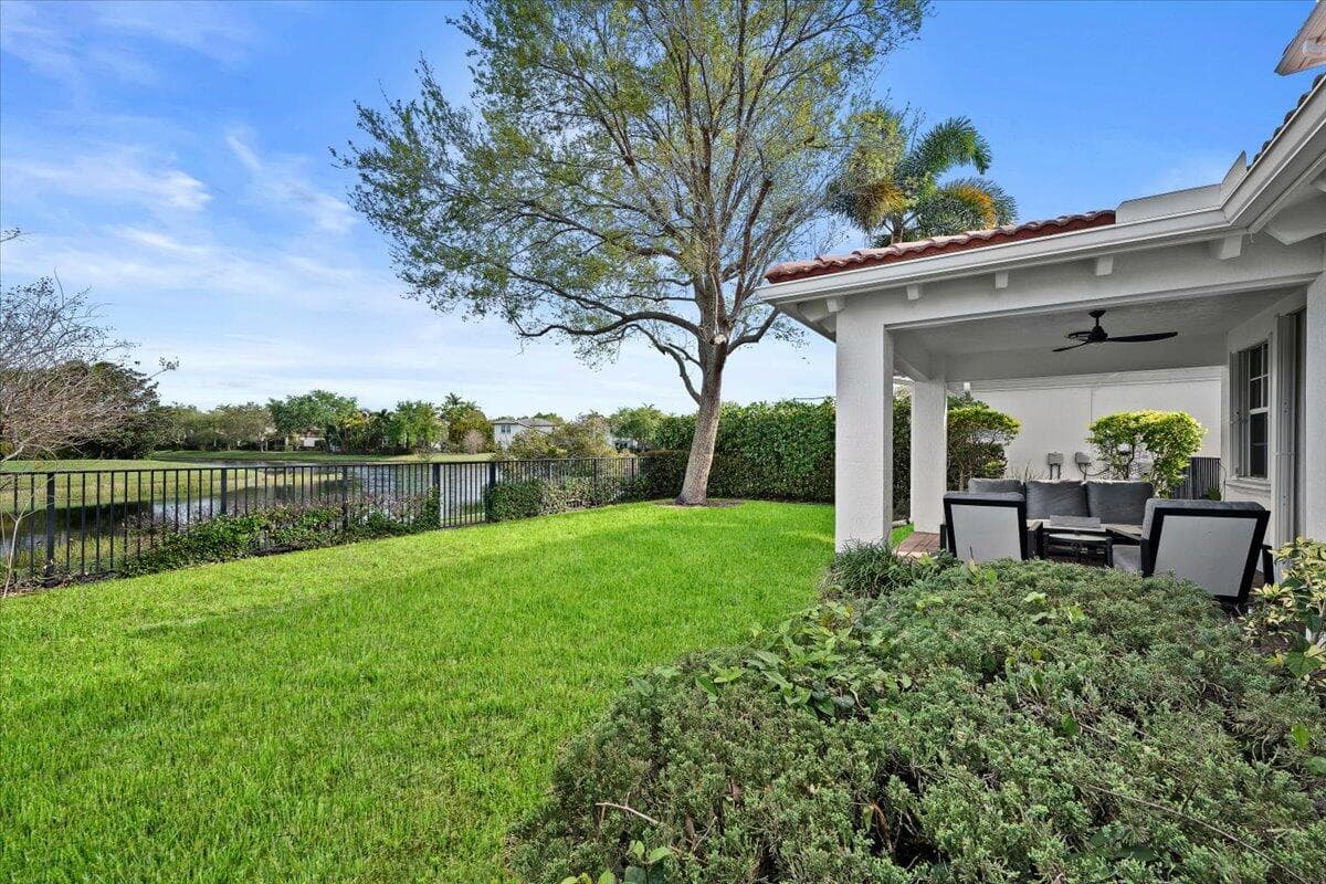 653 Castle Drive, Palm Beach Gardens, FL 33410 — photo 30 of 63