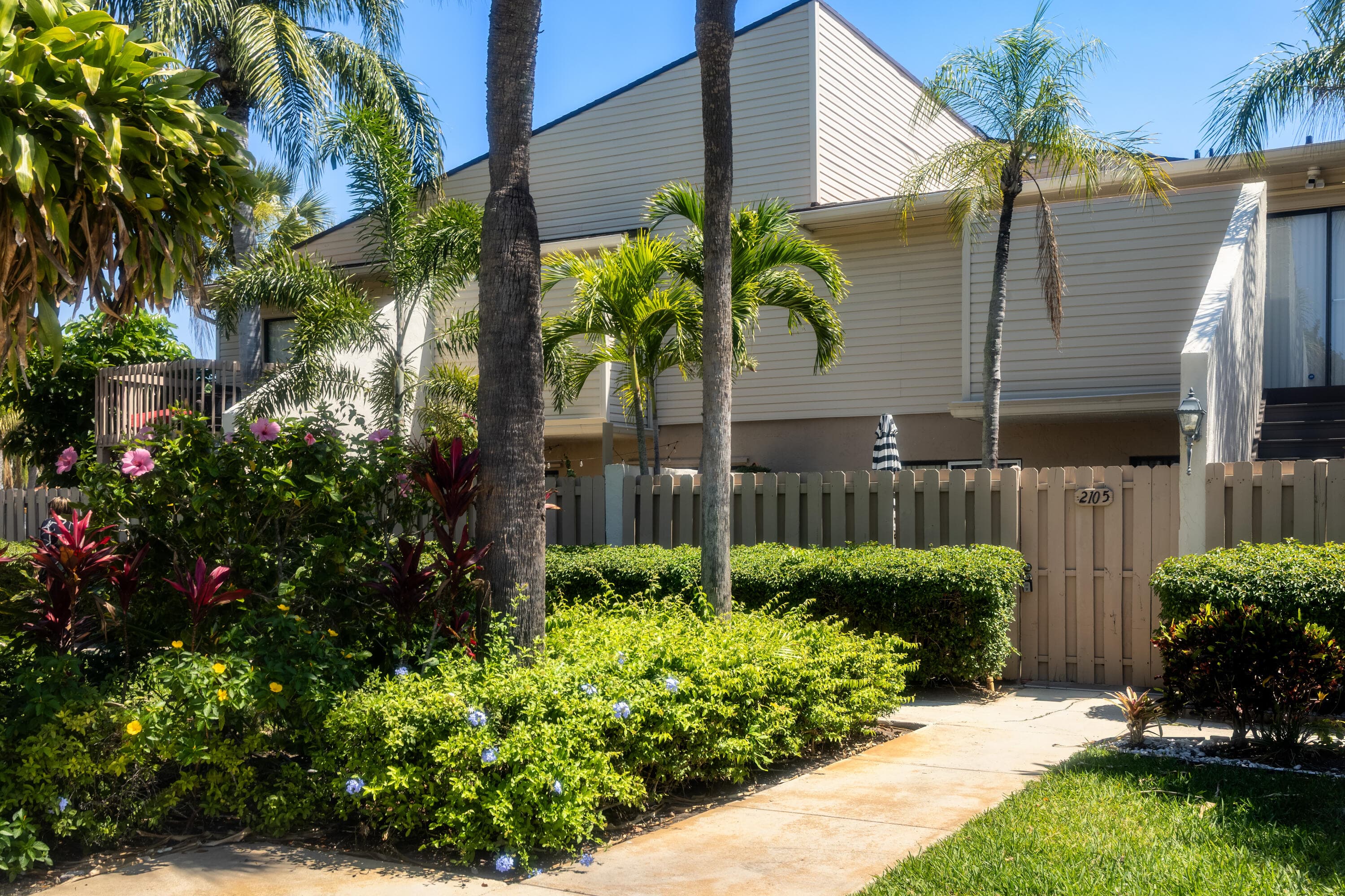 602 Executive Center Drive Unit 105, West Palm Beach, FL 33401 — photo 1 of 25