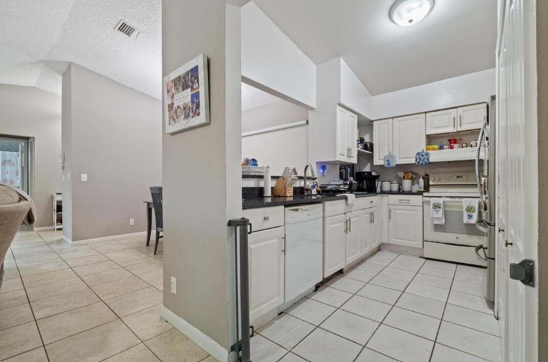 6194 Pine Tree Lane D, Tamarac, FL 33319 — photo 18 of 41
