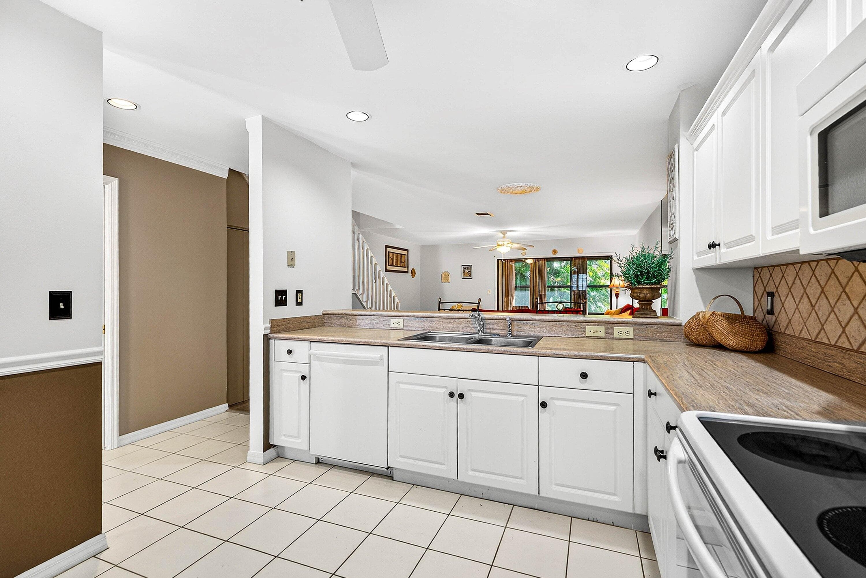 6163 SE Georgetown Place, Hobe Sound, FL 33455 — photo 13 of 59