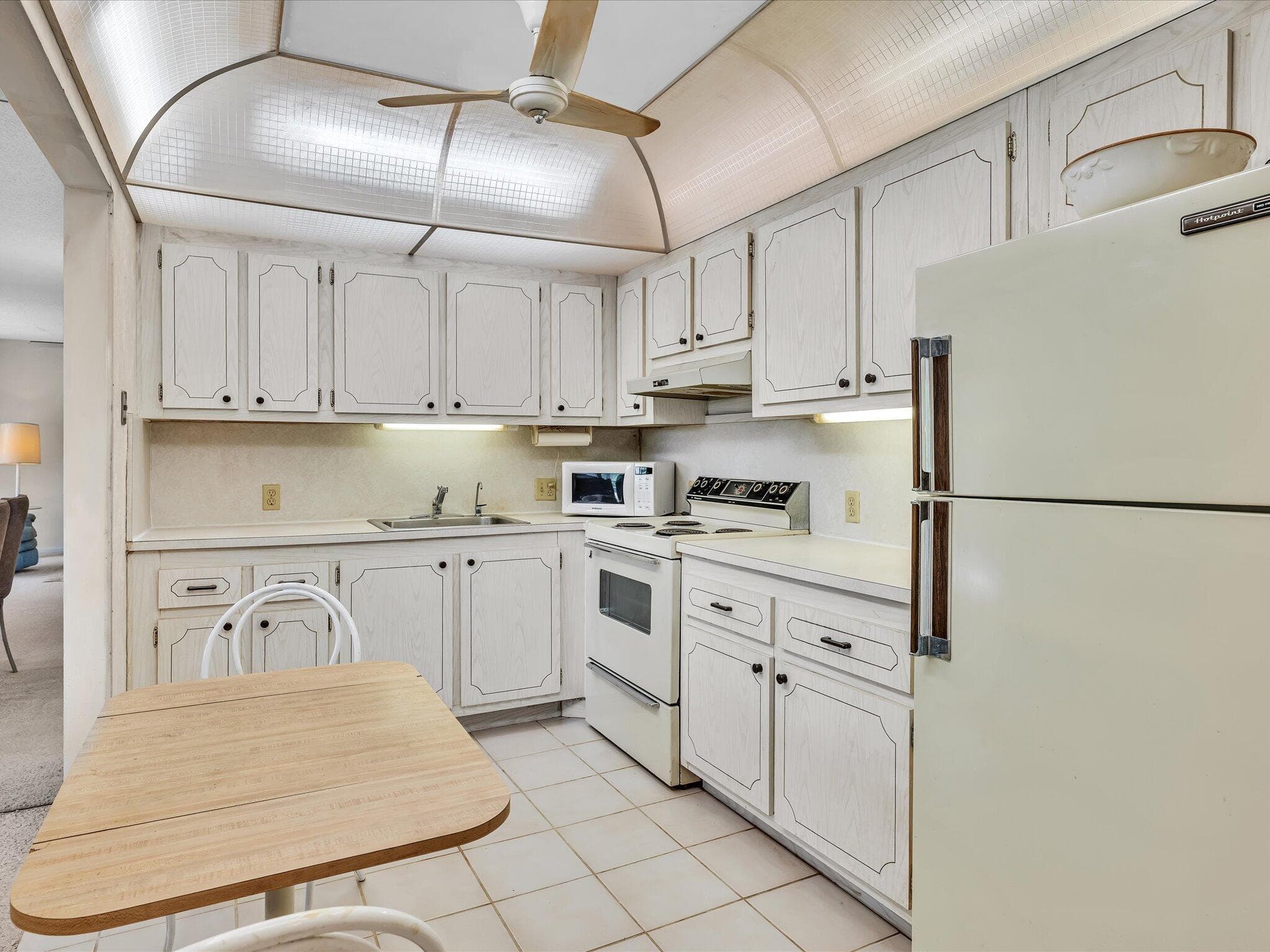 288 Fanshaw G, Boca Raton, FL 33434 — photo 8 of 49