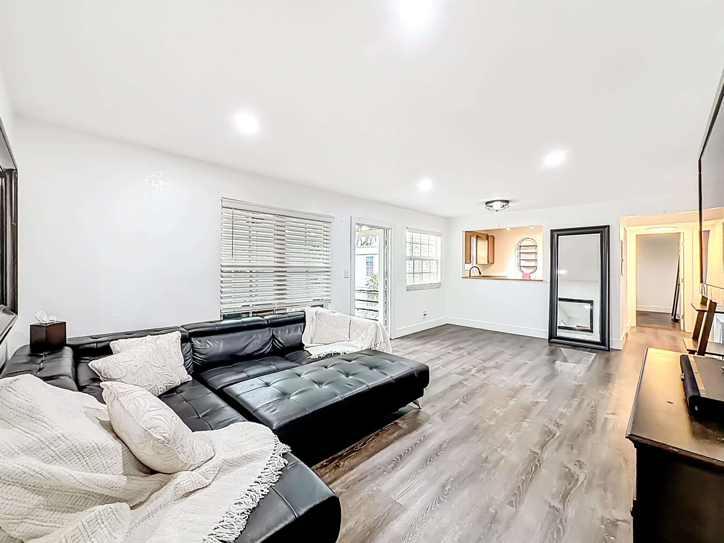 305 SE 11th Avenue, Pompano Beach, FL 33060 — photo 3 of 25