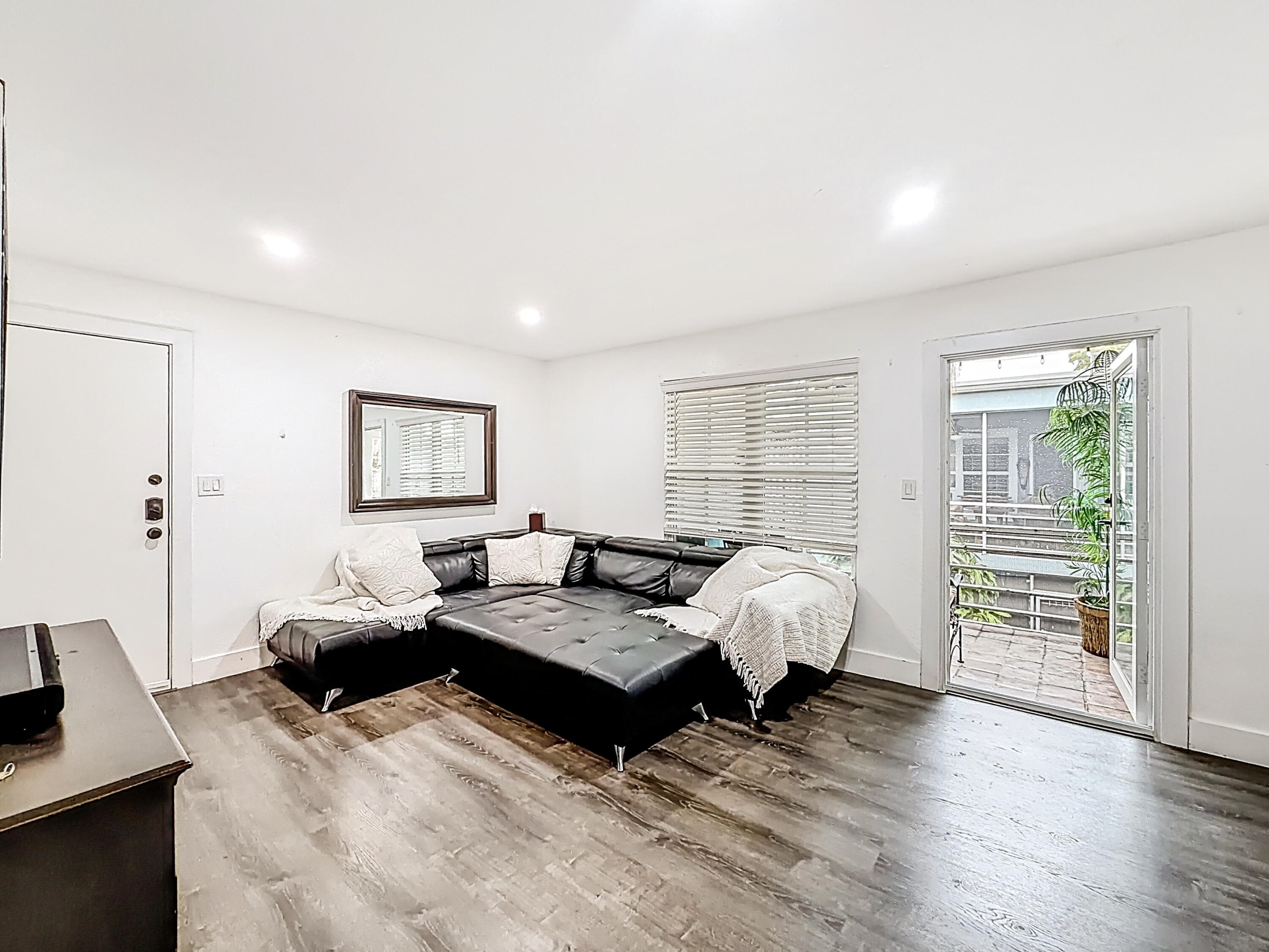 305 SE 11th Avenue, Pompano Beach, FL 33060 — photo 4 of 25