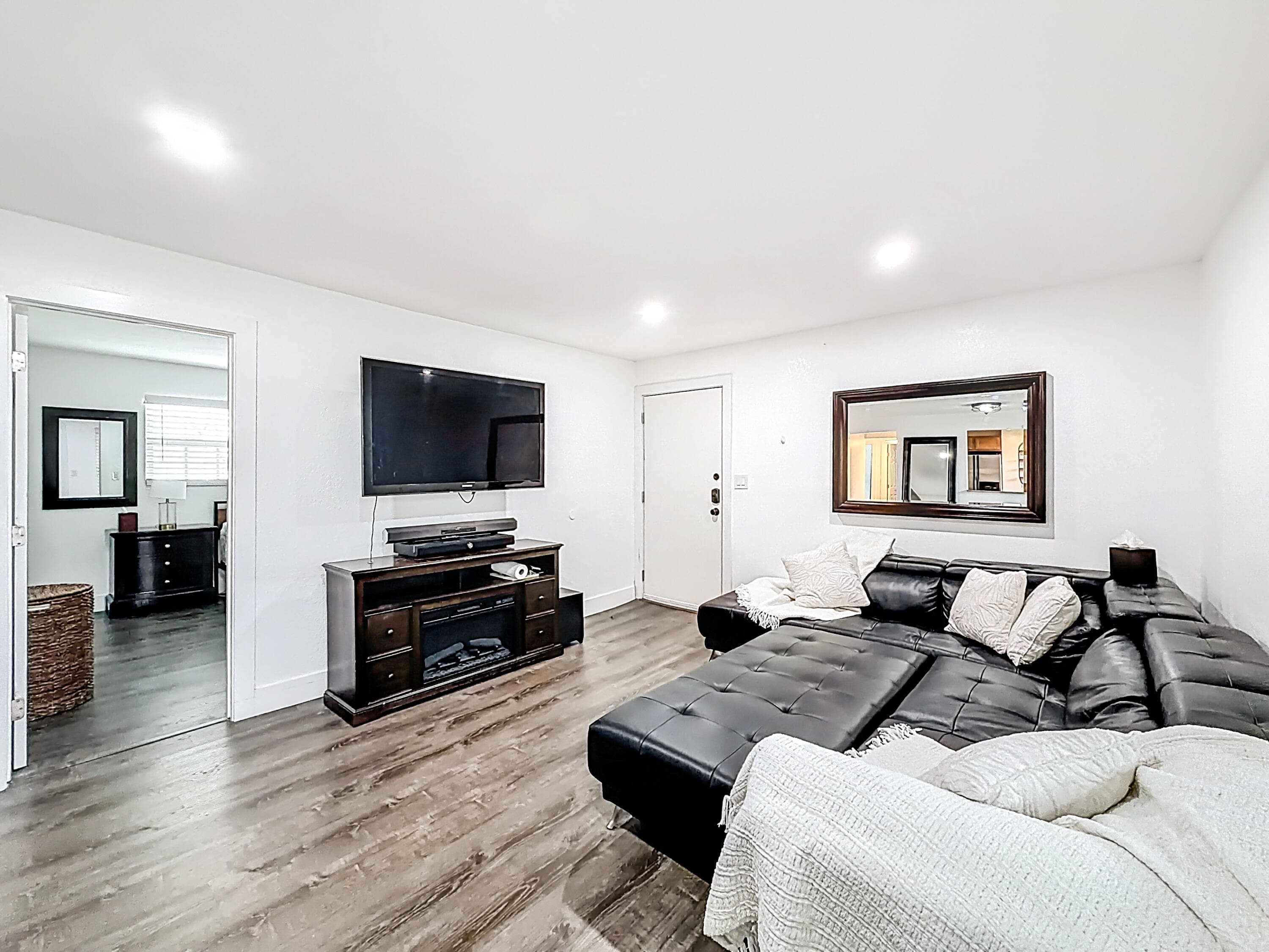 305 SE 11th Avenue, Pompano Beach, FL 33060 — photo 5 of 25