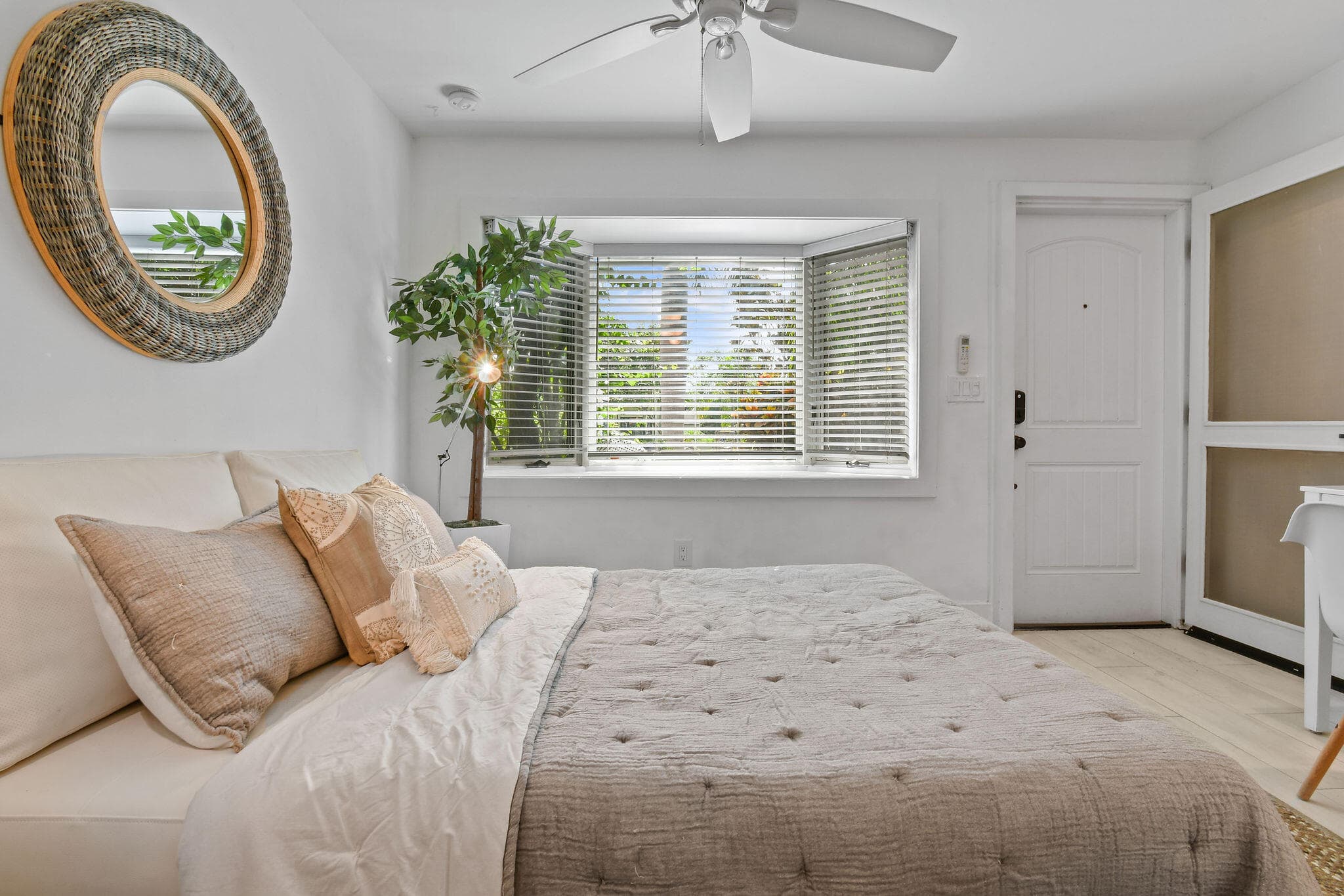 605 N Lakeside Drive Unit 2, Lake Worth Beach, FL 33460 — photo 27 of 32