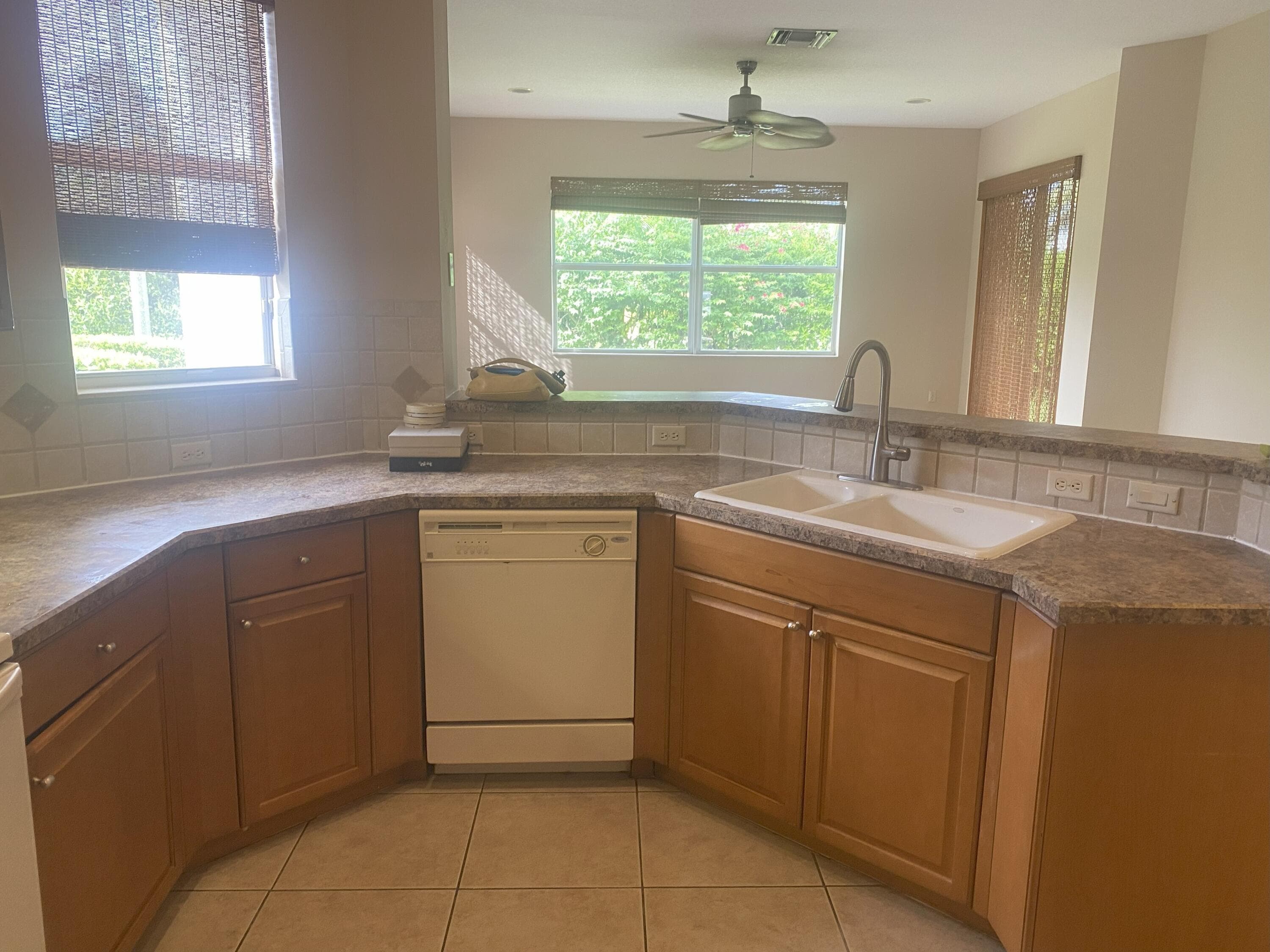 906 Mariner Bay Boulevard, Fort Pierce, FL 34949 — photo 5 of 47