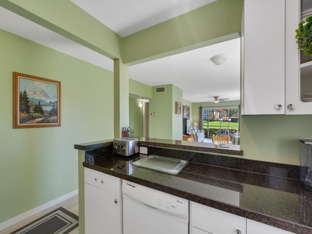 95 Spring Lake Drive 101, Vero Beach, FL 32962 — photo 9 of 32