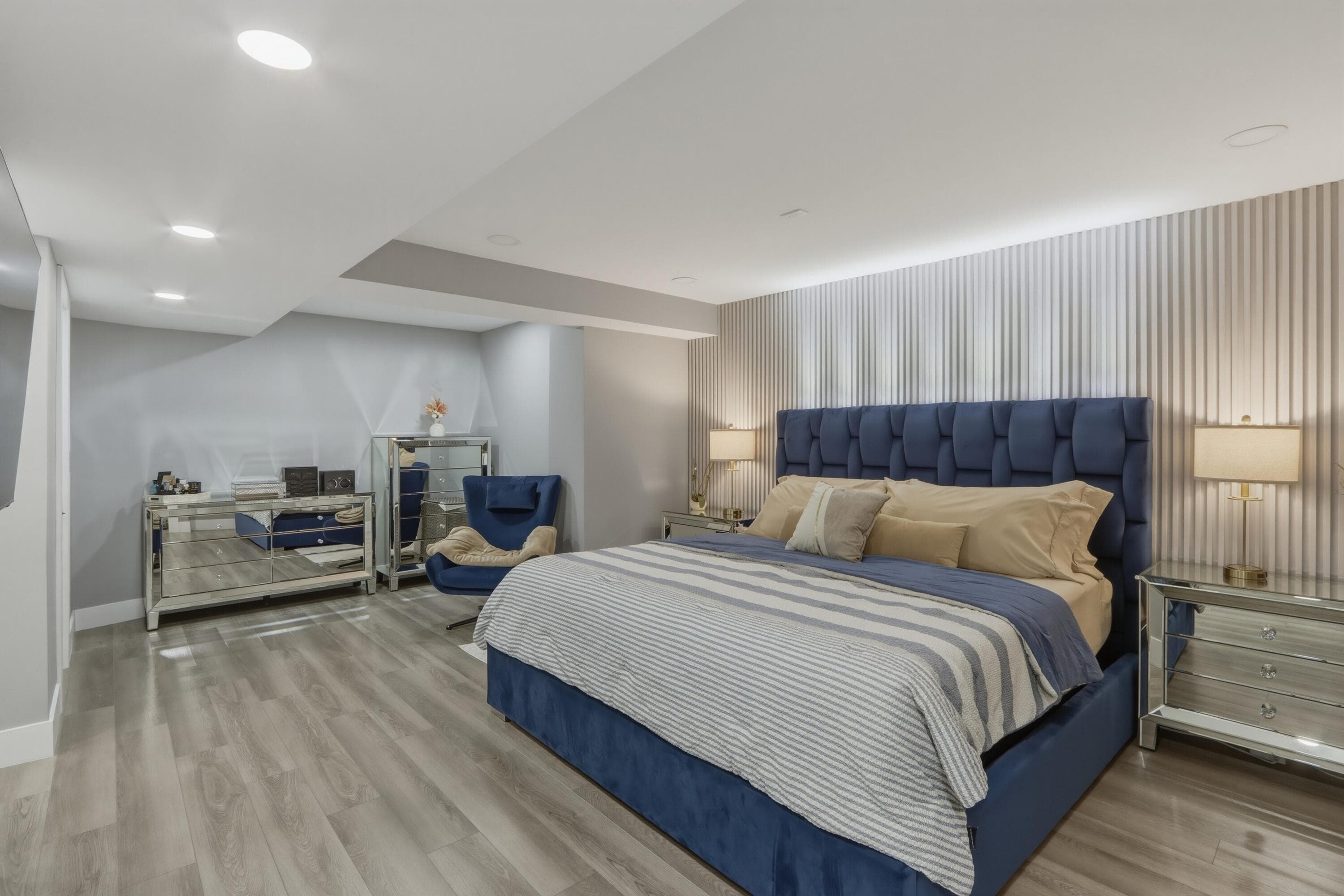 6039 Collins Avenue 609, Miami Beach, FL 33140 — photo 13 of 49