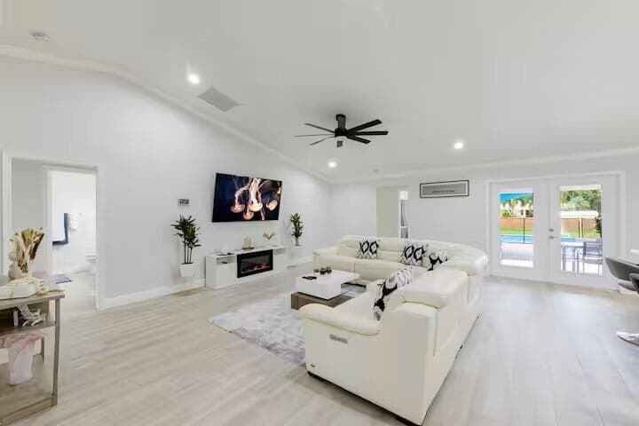 11038 Persimmon Boulevard, West Palm Beach, FL 33411 — photo 3 of 24
