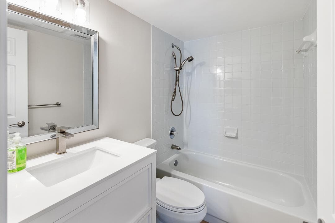 1060 Lake Shore Drive 201, West Palm Beach, FL 33403 — photo 31 of 44